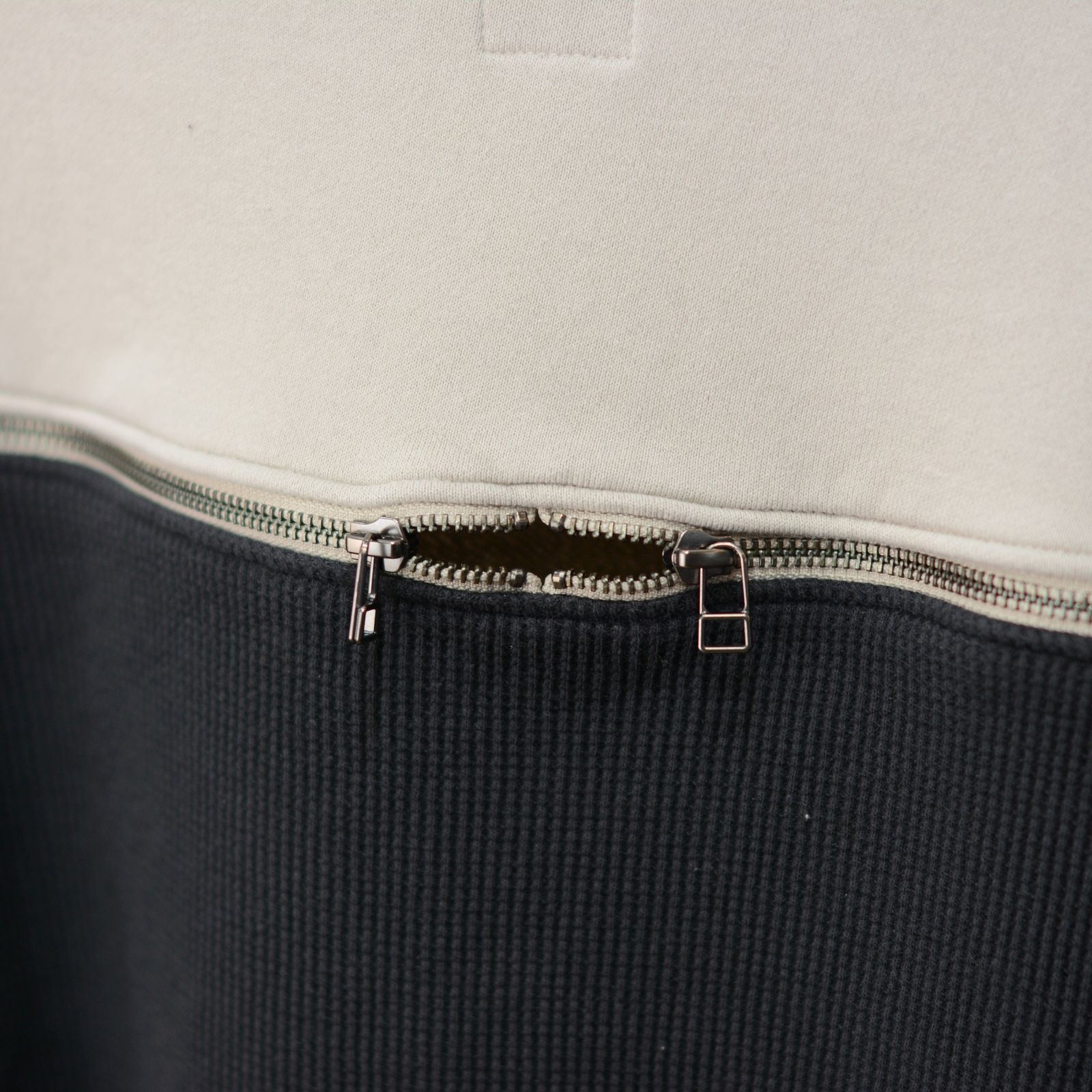 ZIPPER WAFFLE SWEAT "