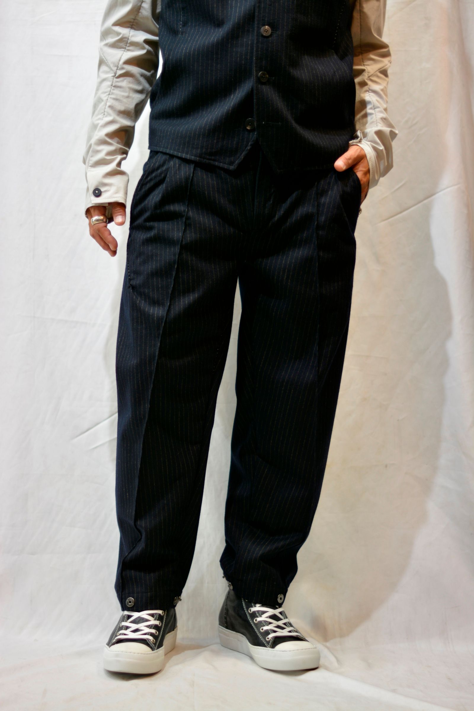 PANTS WIDE WITH BUTTONS"