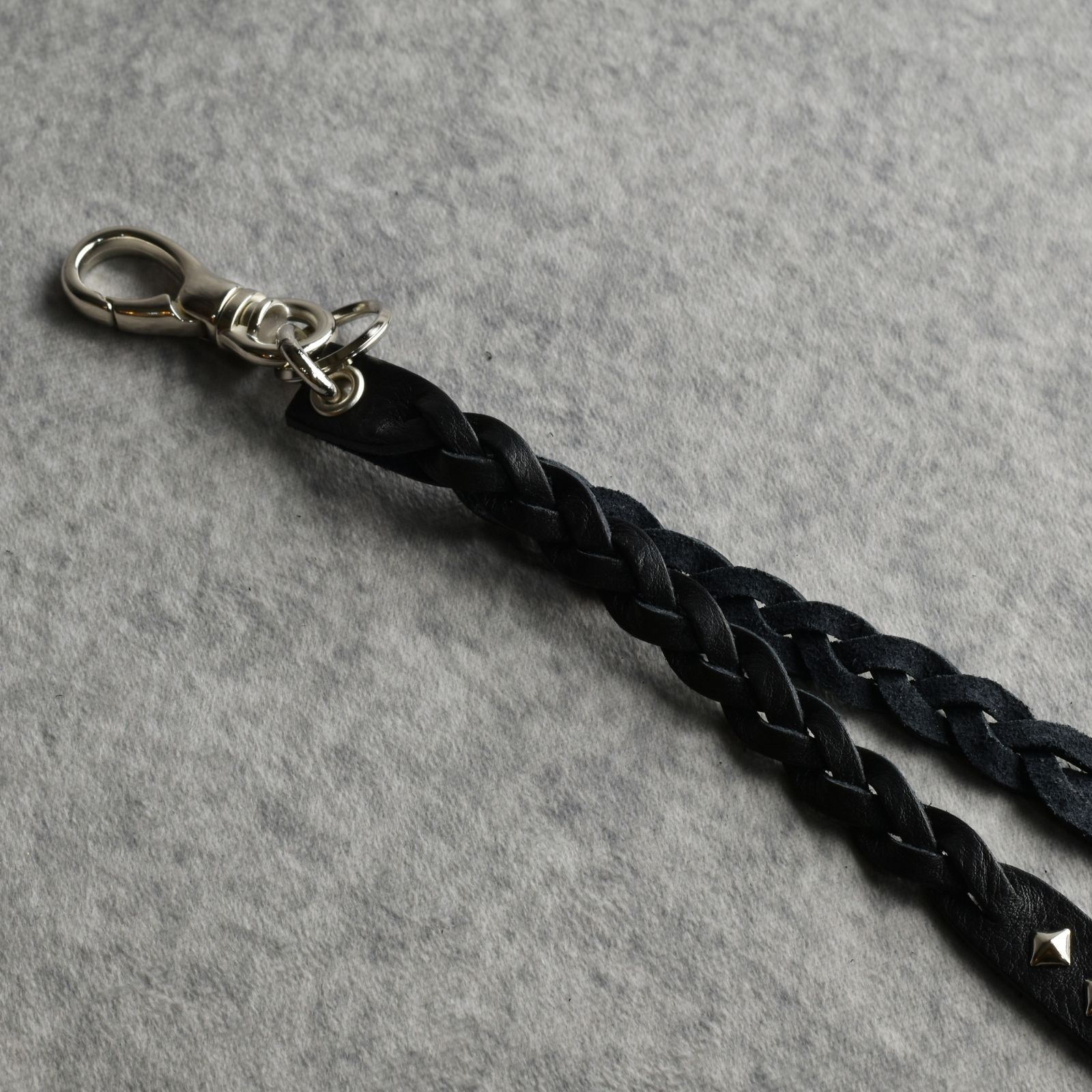 calee キャリー スタッズレザー キーリング 編み込み CALEE - STUDS & KNITTING LEATHER LONG KEY RING ＜TYPE A