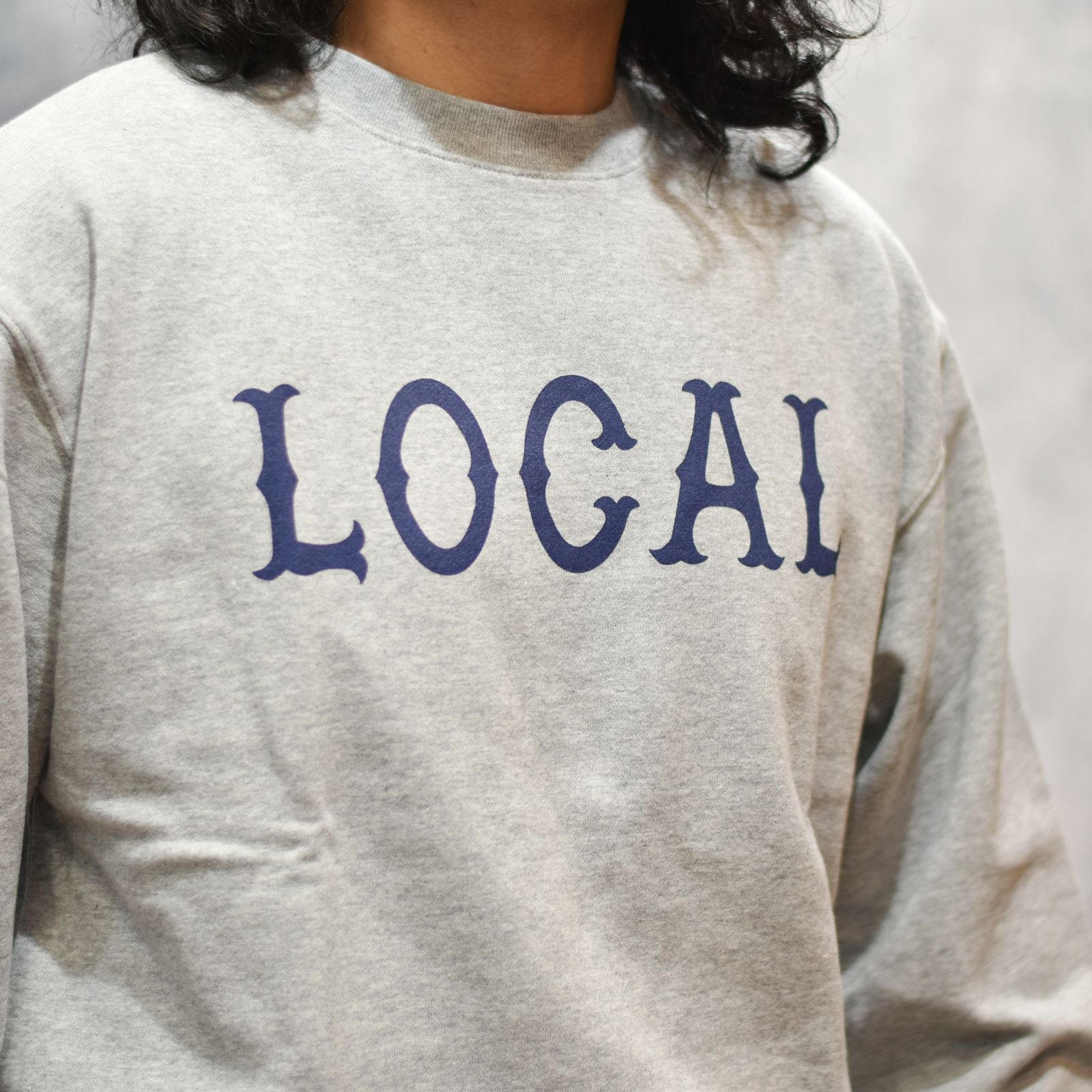 LOCAL CREW NECK SWEAT (MIX GRAY)｜プリント スウェット トレーナー｜CR-26SS008