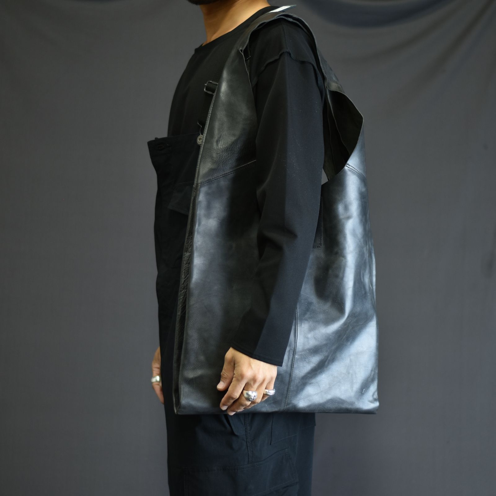 GUIDI カーフWAX仕上げ 限定トート （ブラック）