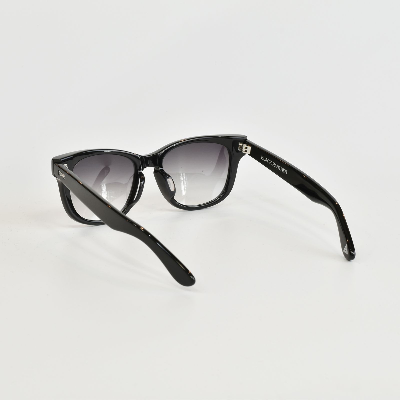 ISAMU KATAYAMA BACKLASH - xx FIXER EYEWEAR BLACK PANTHER (BLACK×DARK.GRAY)  / xx フィクサー アイウェア ブラックパンサー サングラス レンズ グラデーション | chord online store