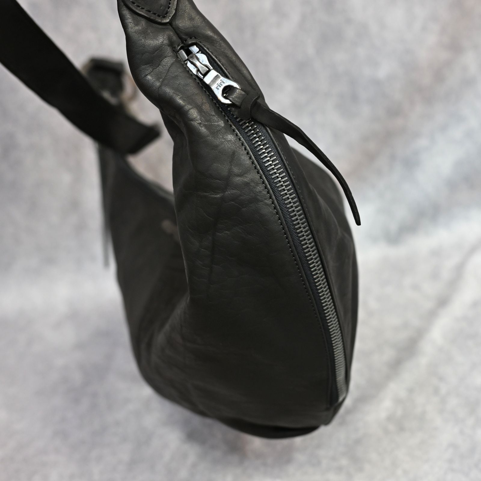 ダブルショルダー バナナバッグ （BLACK）｜92-10
