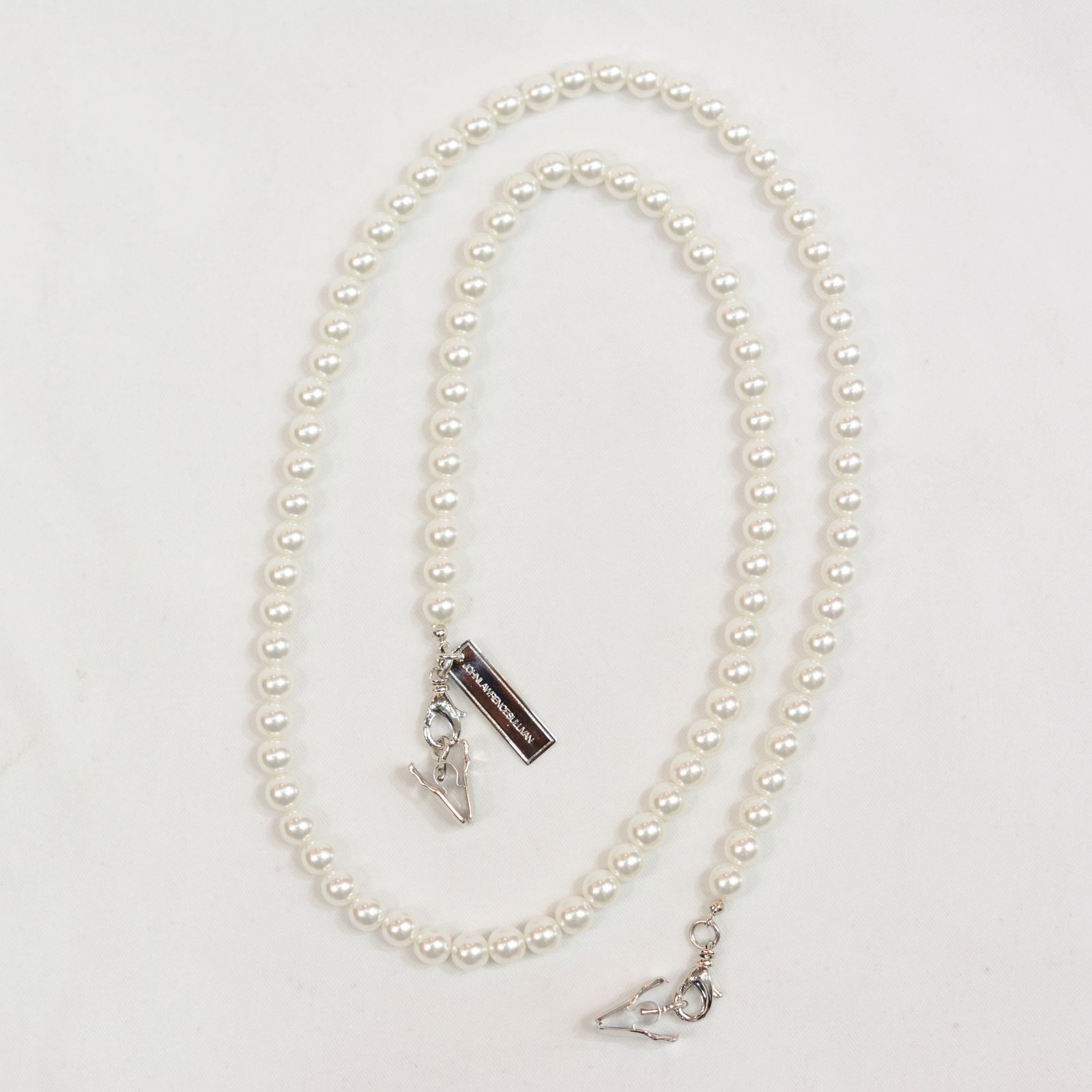 PEARL MASK HOLDER"