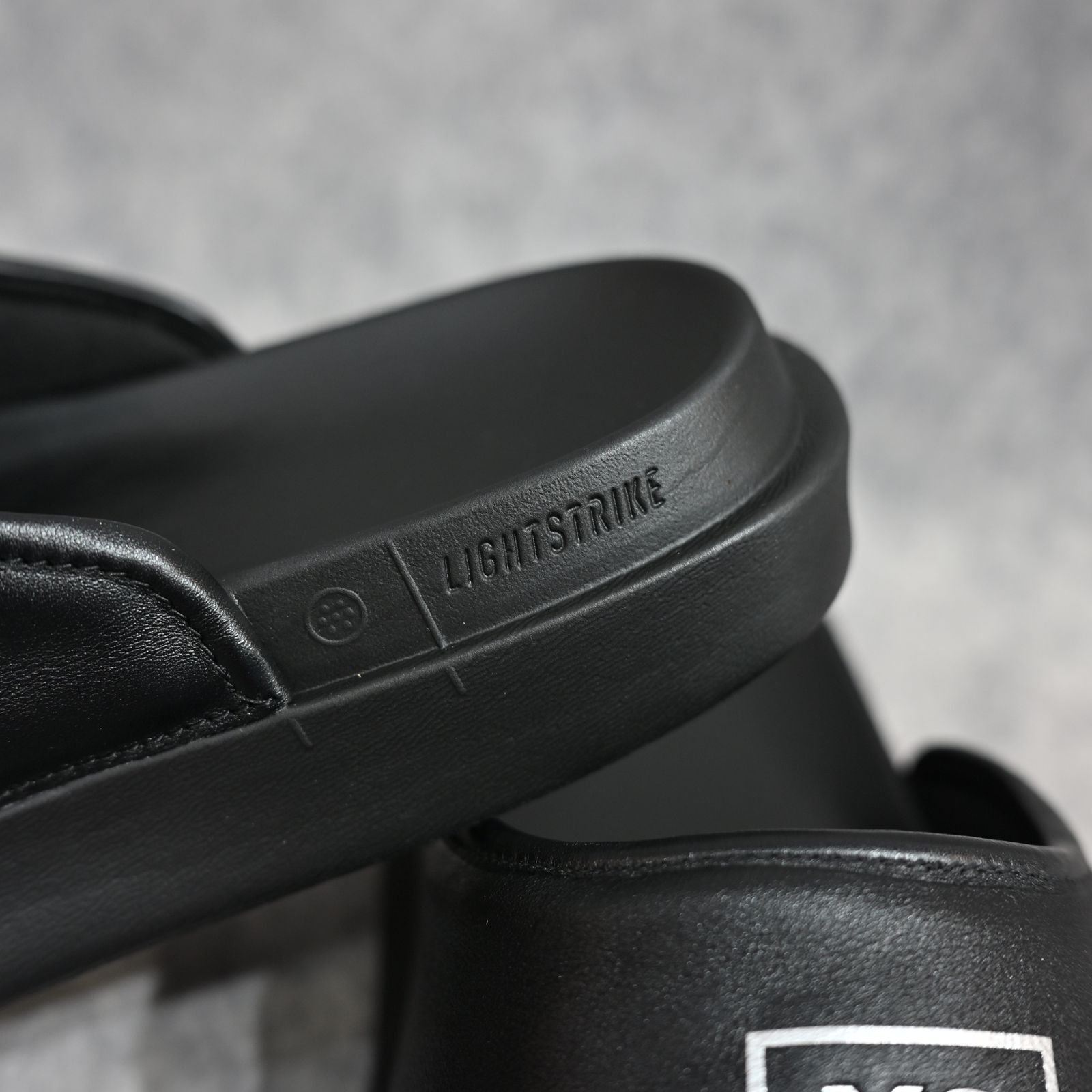 Y-3 SLIDE （BLACK） / ロゴ シャワーサンダル （ブラック）｜KI4033