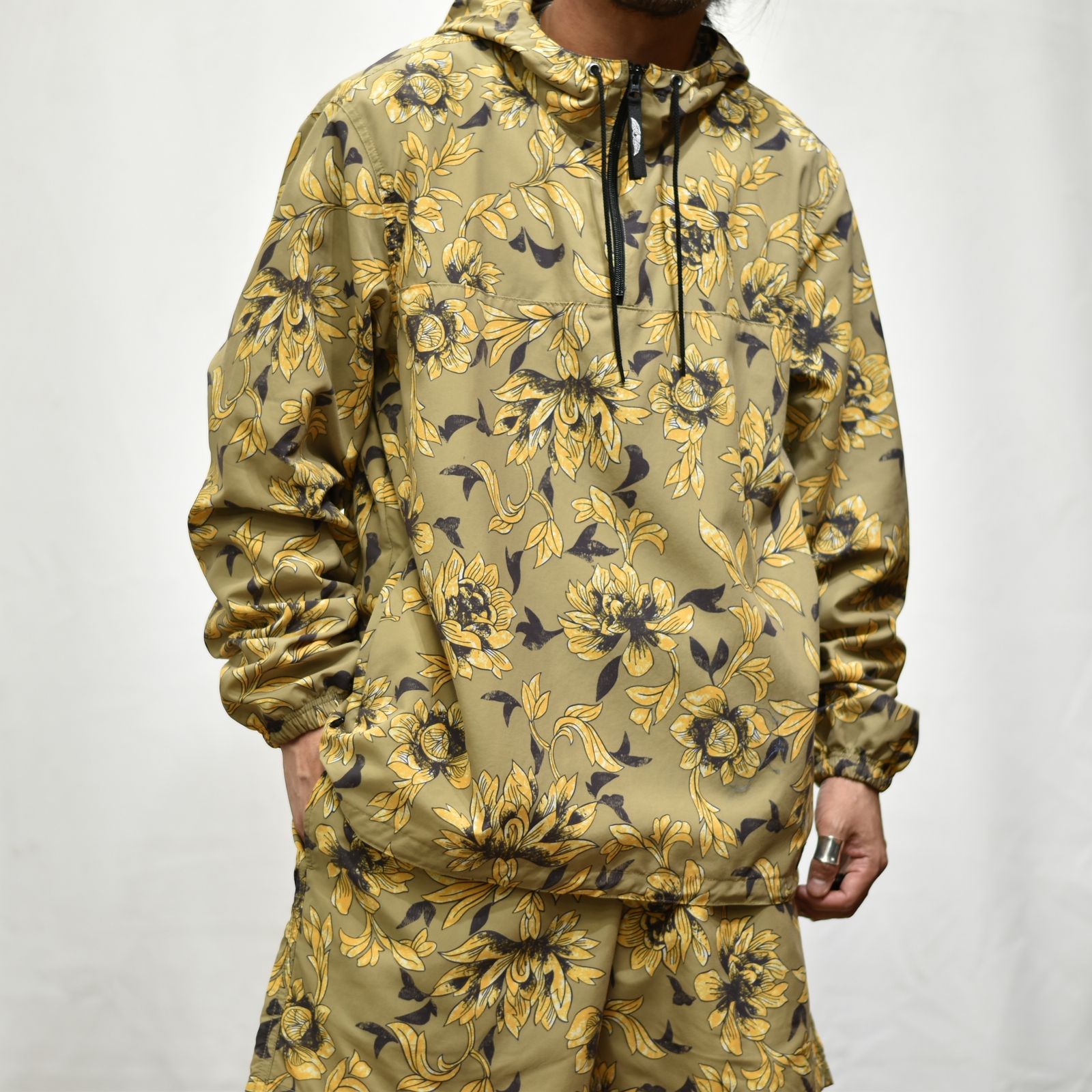 CALEE - ALLOVER FLOWER PATTERN ANORAK PARKA (KHAKI OLIVE) | chord