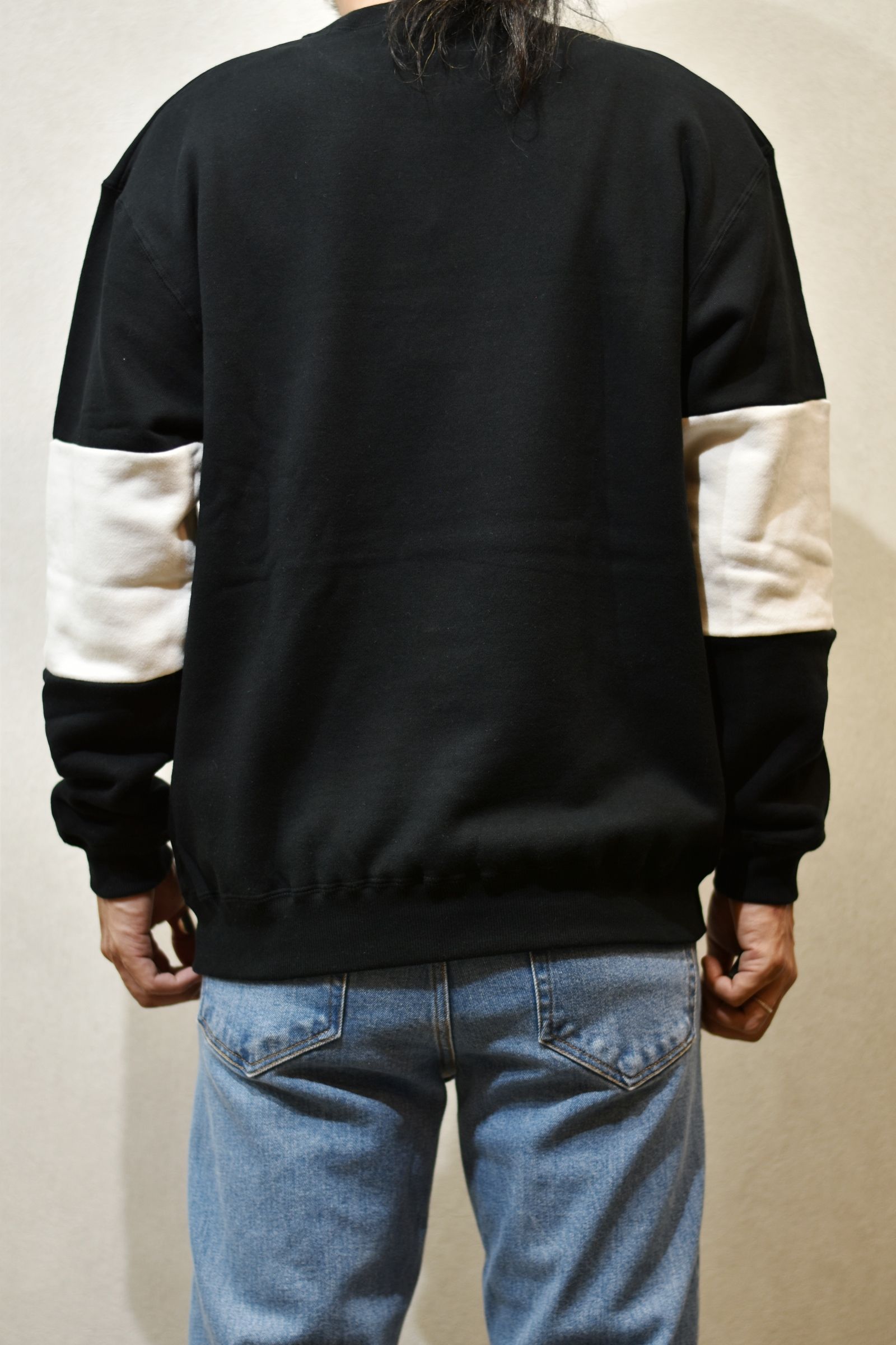 CALEE LOGO CONTRASTING FABRIC CREW NECK SWEAT (BLACK)