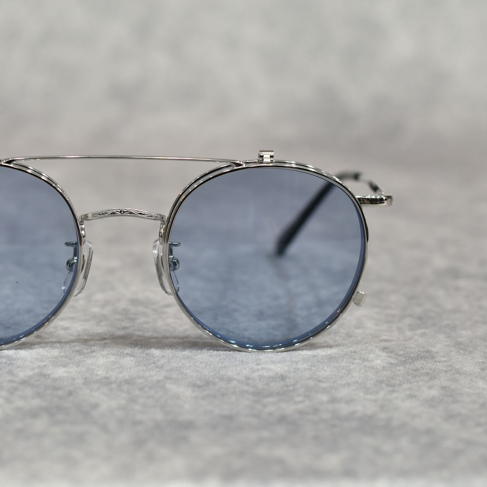 FLIP UP TYPE CIRCLE METAL GLASSES ＜EXCLUSIVE＞ (SILVER / BLUE)｜フリップアップタイプ サークルメタル サングラス｜CL-26SS001G EX