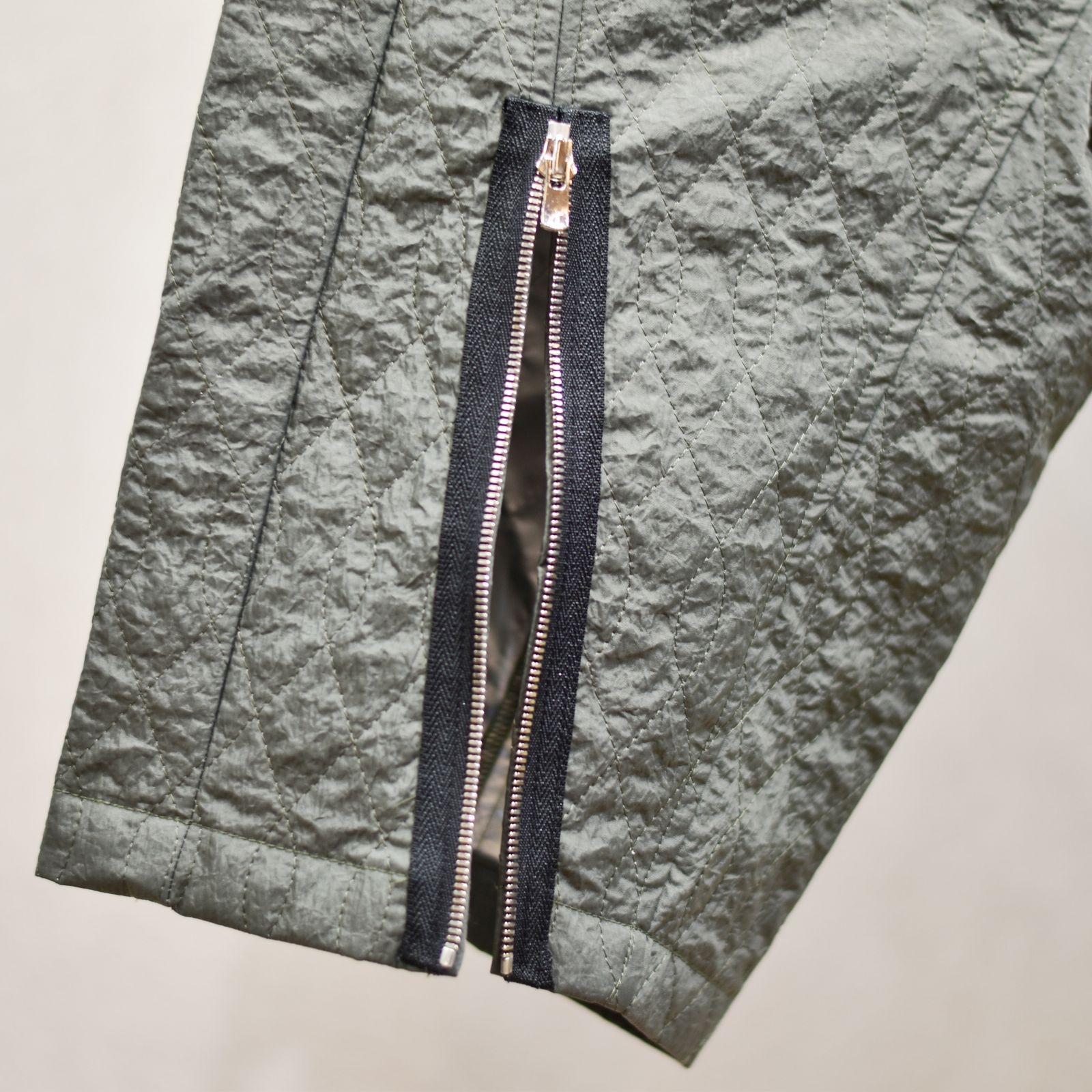 quilting passive pants (KHAKI GRAY) / キルティング パッシブ パンツ