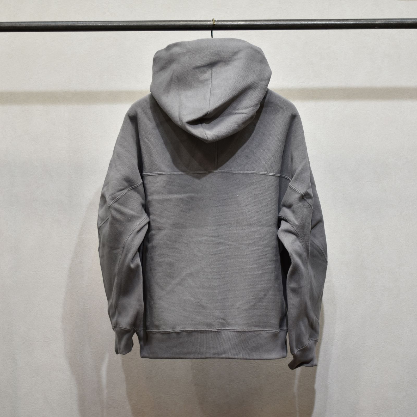 × Champion HOODED SWEATSHIRT （CHARCOAL） / フーデッド スウェットシャツ