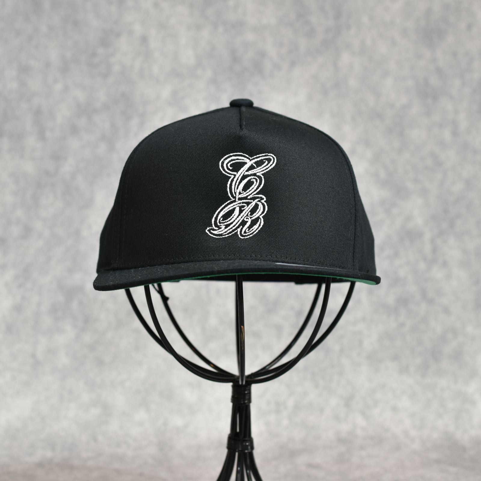 PINSTRIPE EMBROIDERY CAP (BLACK)｜ピンストライプ ロゴ刺繍 ベースボールキャップ｜CR-26SS010