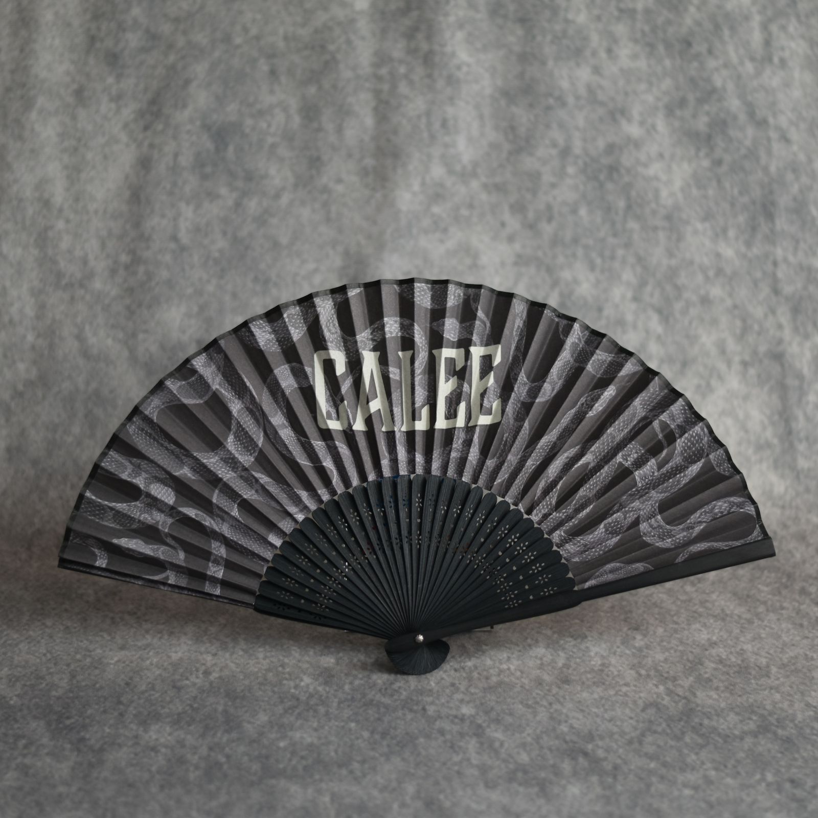 ALLOVER SNAKE PATTERN HAND FAN (BLACK) / スネーク柄 扇子