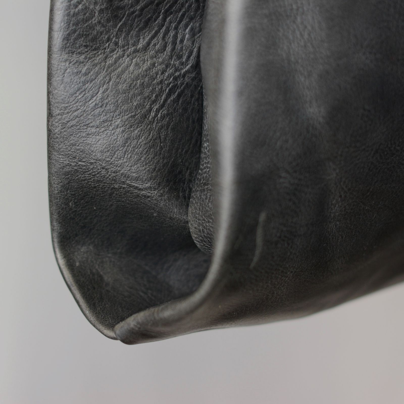 GUIDI カーフ鏡面仕上げ 限定トート （ブラック）