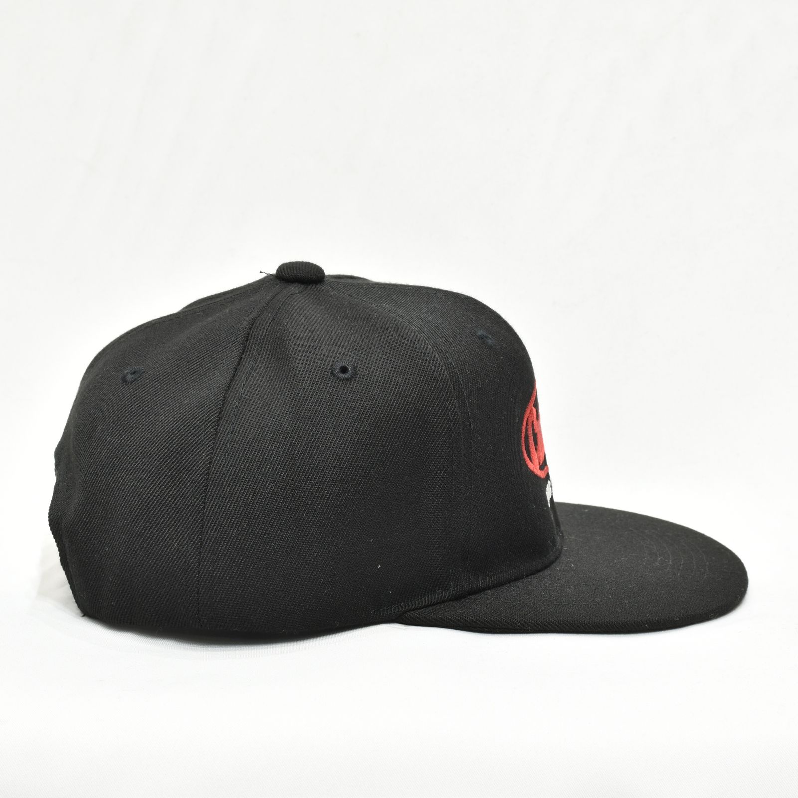 CUTRATE LOGO EMBROIDERY CAP  (BLACK/RED)