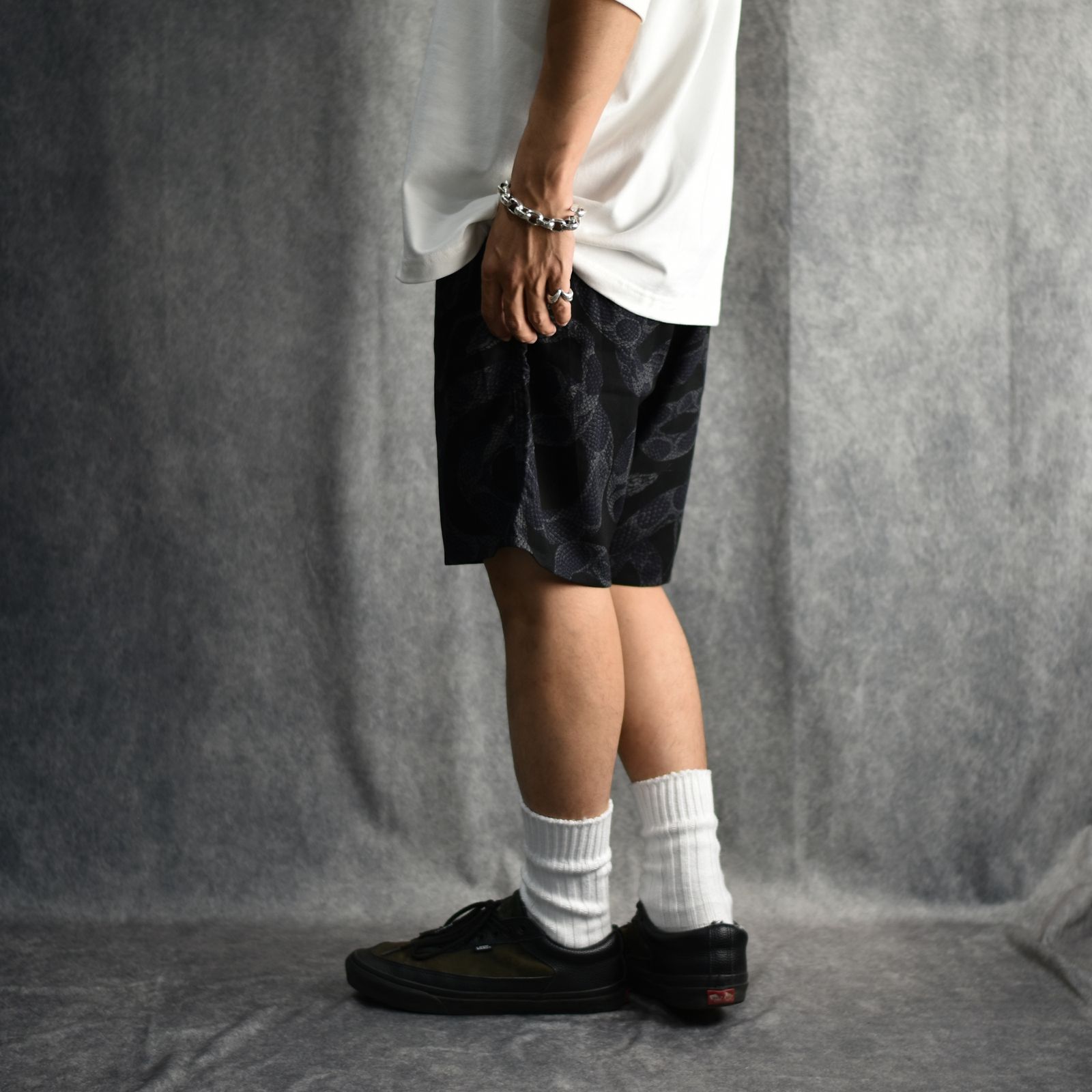 R/P ALLOVER SNAKE PATTERN EASY SHORTS ＜LIMITED＞ (BLACK) / スネーク柄 イージー ショーツ