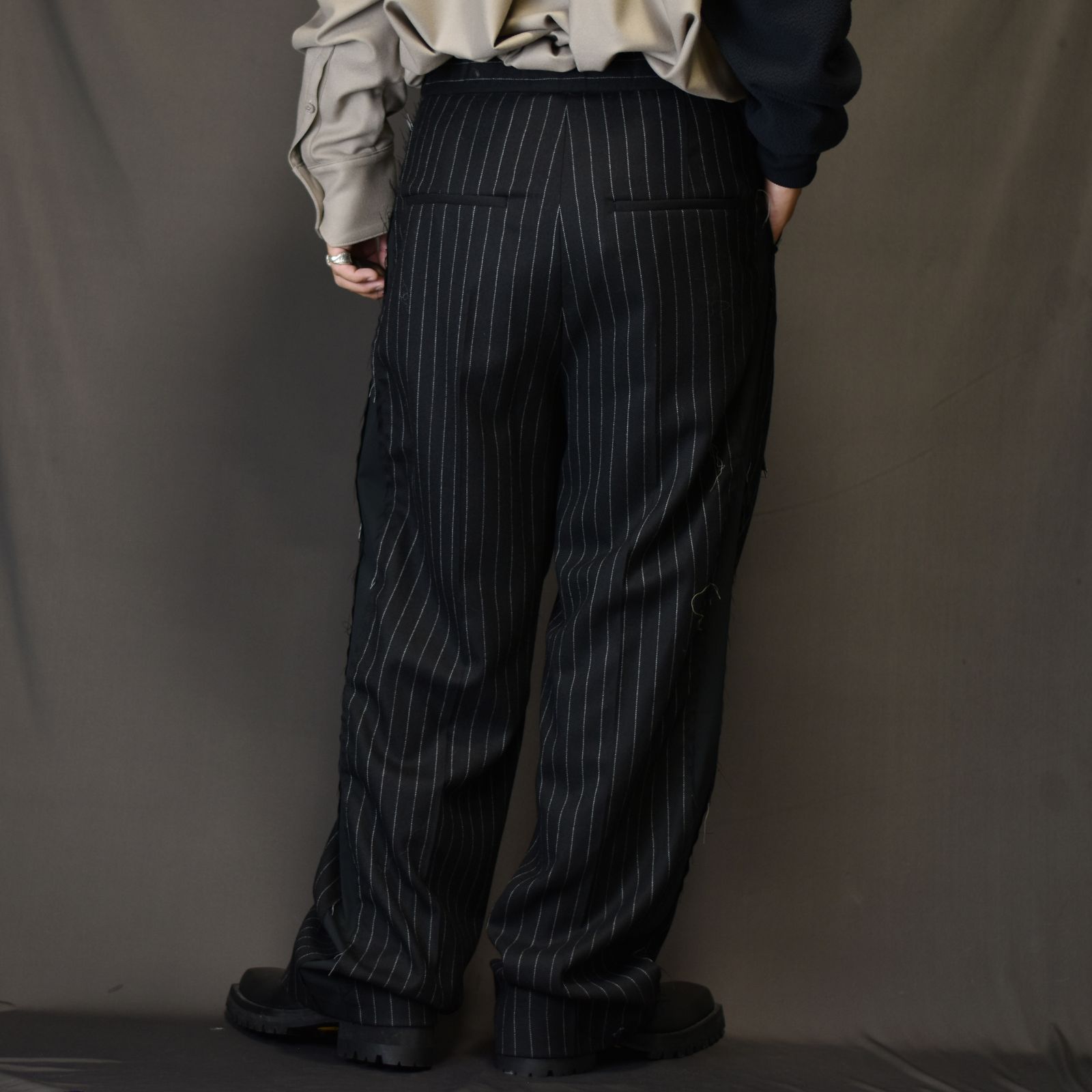 ラップドトラウザー / LB23AW-PT04-GST (BLACK STRIPE)