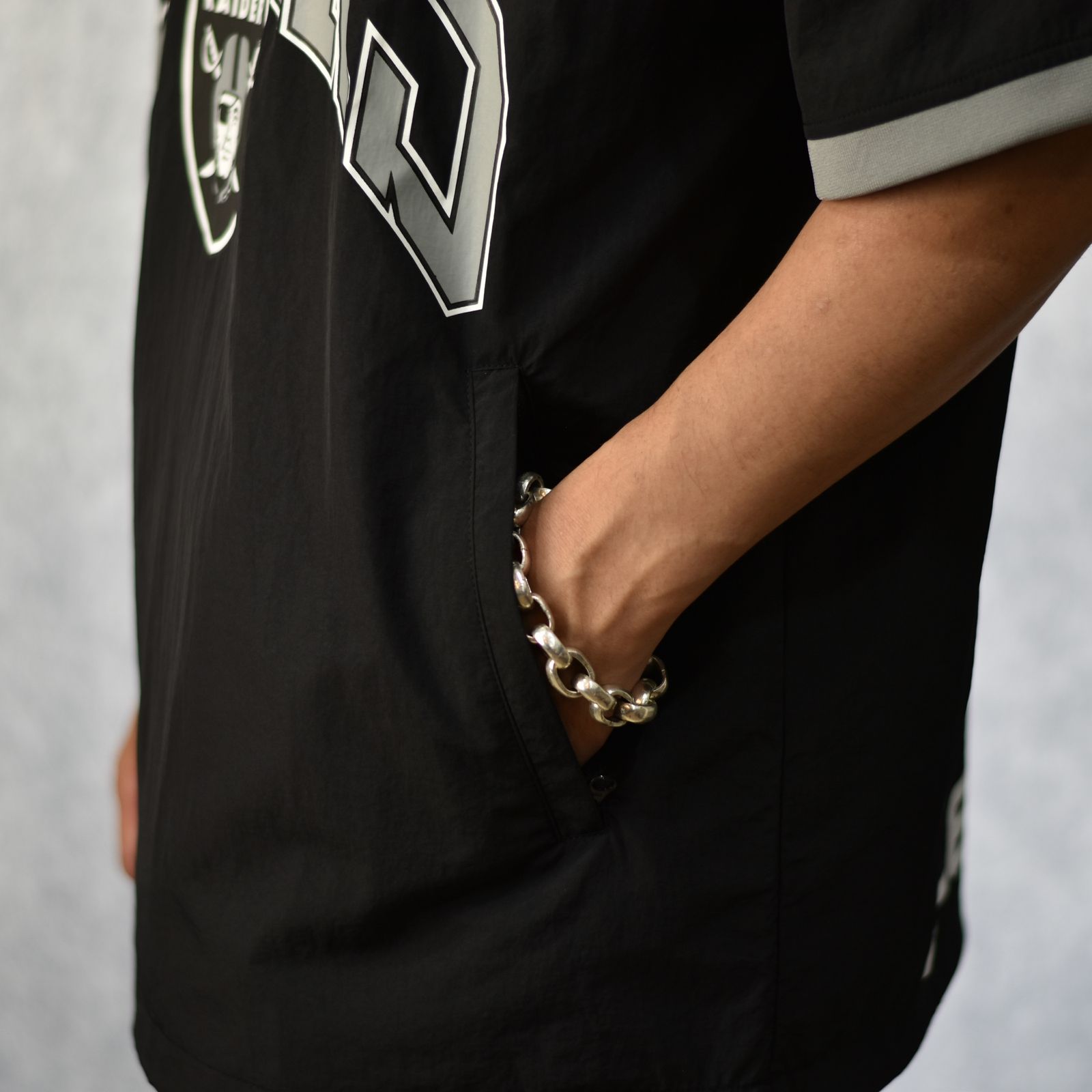 × NFL RAIDERS S/S NYLON GAME SH (BLACK) / ナショナル・フットボール・リーグ ラスベガス・レイダース 半袖 ナイロン ゲームシャツ