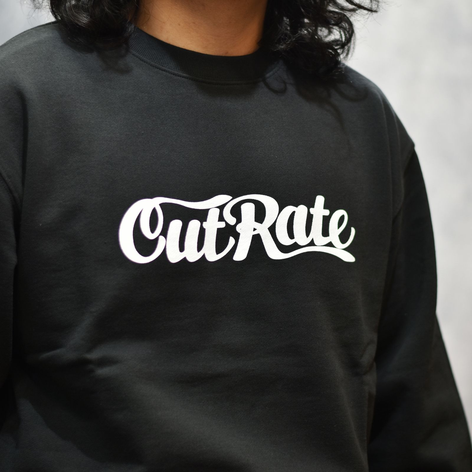 CUTRATE LOGO CREW NECK SWEAT (BLACK)｜プリント スウェット トレーナー｜CR-26SS005