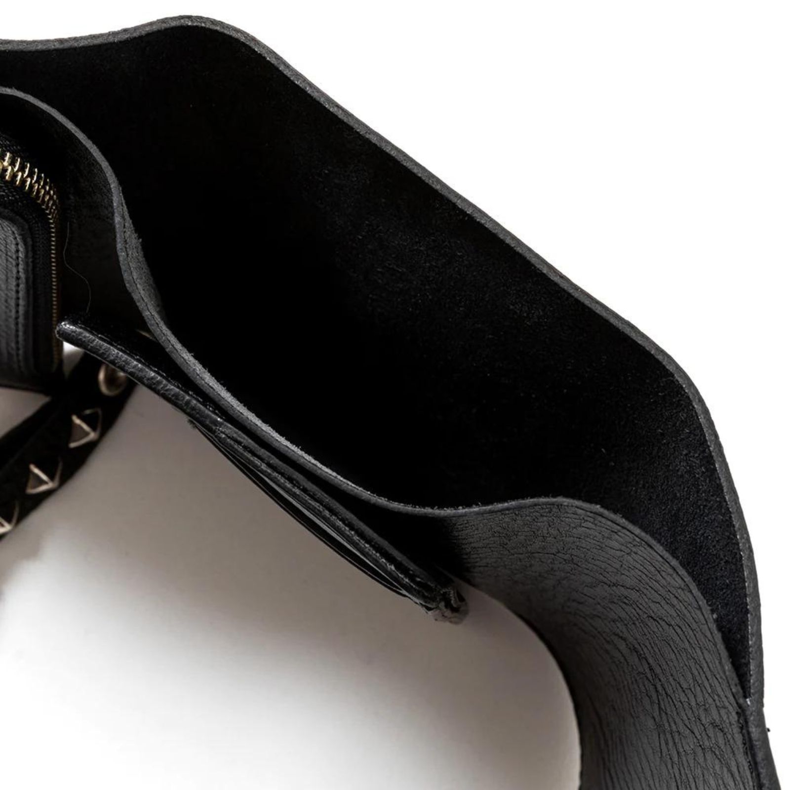 PLANE LEATHER FLAP HALF WALLET ＜STUDS CHARM＞ (BLACK) / プレーンレザー フラップハーフウォレット ＜スタッズチャーム＞