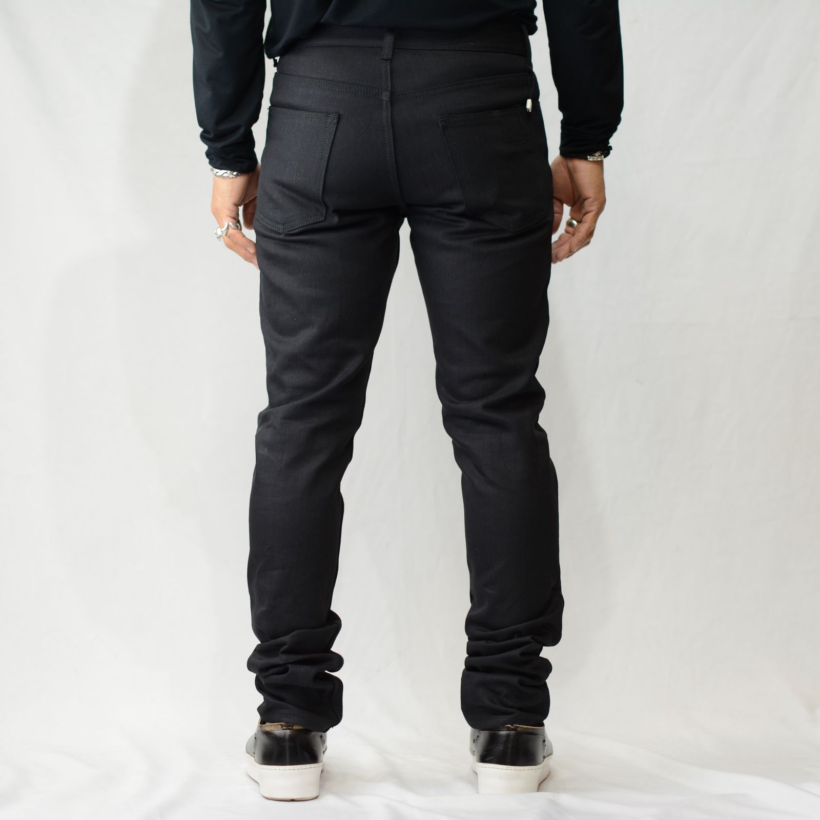 STRAIGHT DENIM”