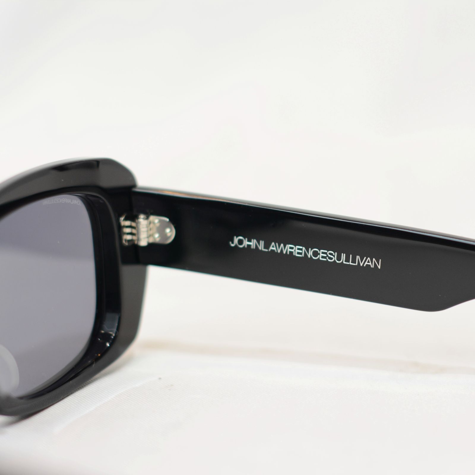 Television cut glasses