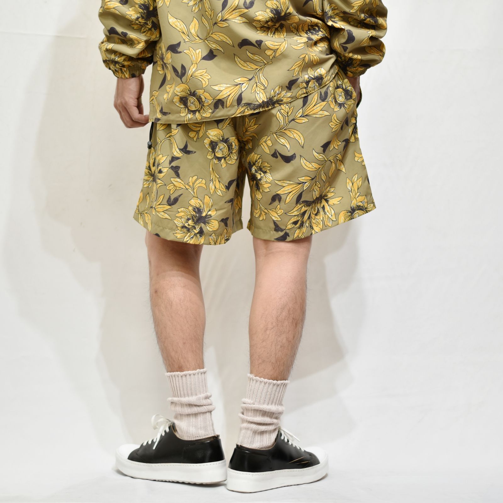 ALLOVER FLOWER PATTERN EASY SHORTS (KHAKI OLIVE)