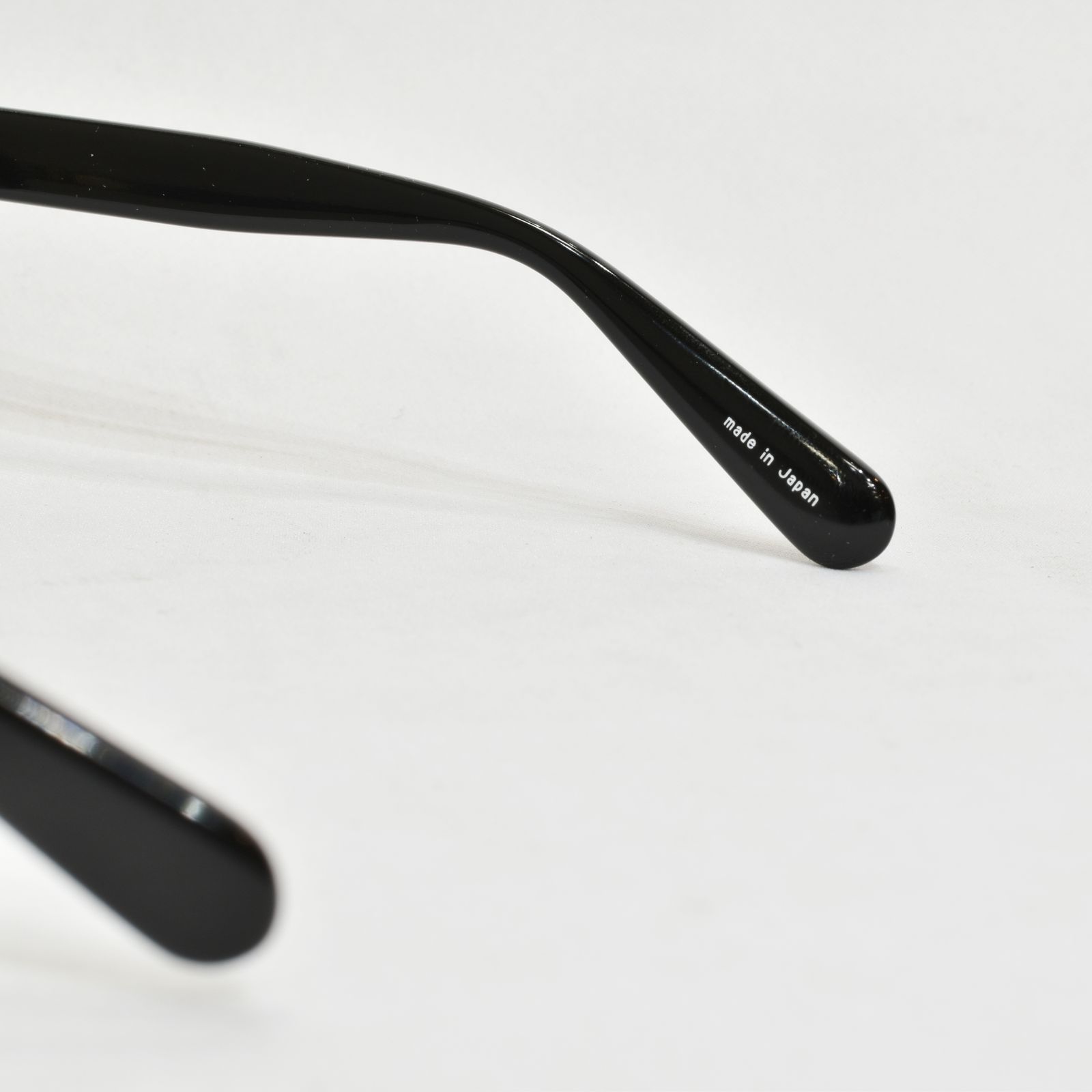 B/W TYPE GLASSES (BLACK/BLUE)