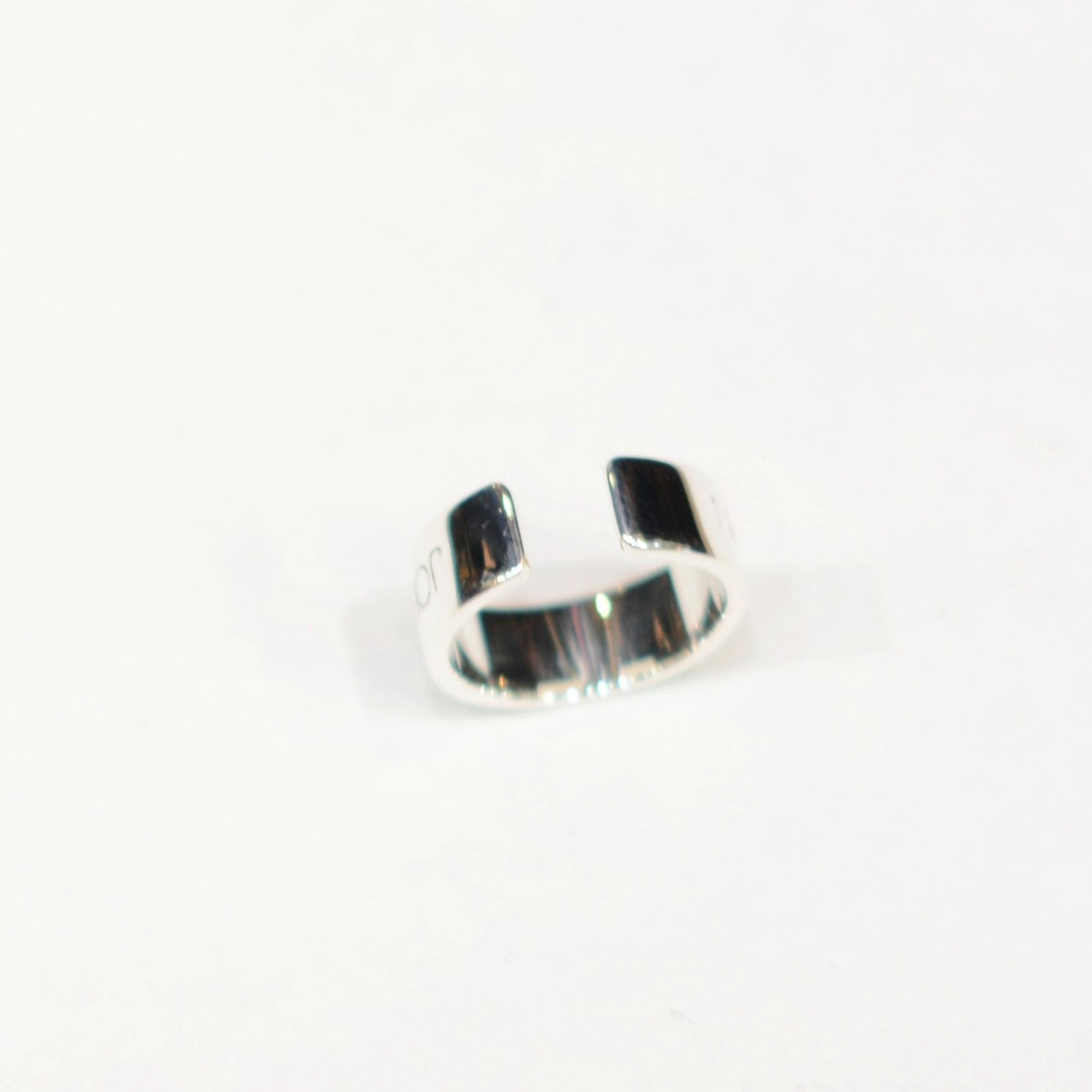 LIPS × EAR CUFF
