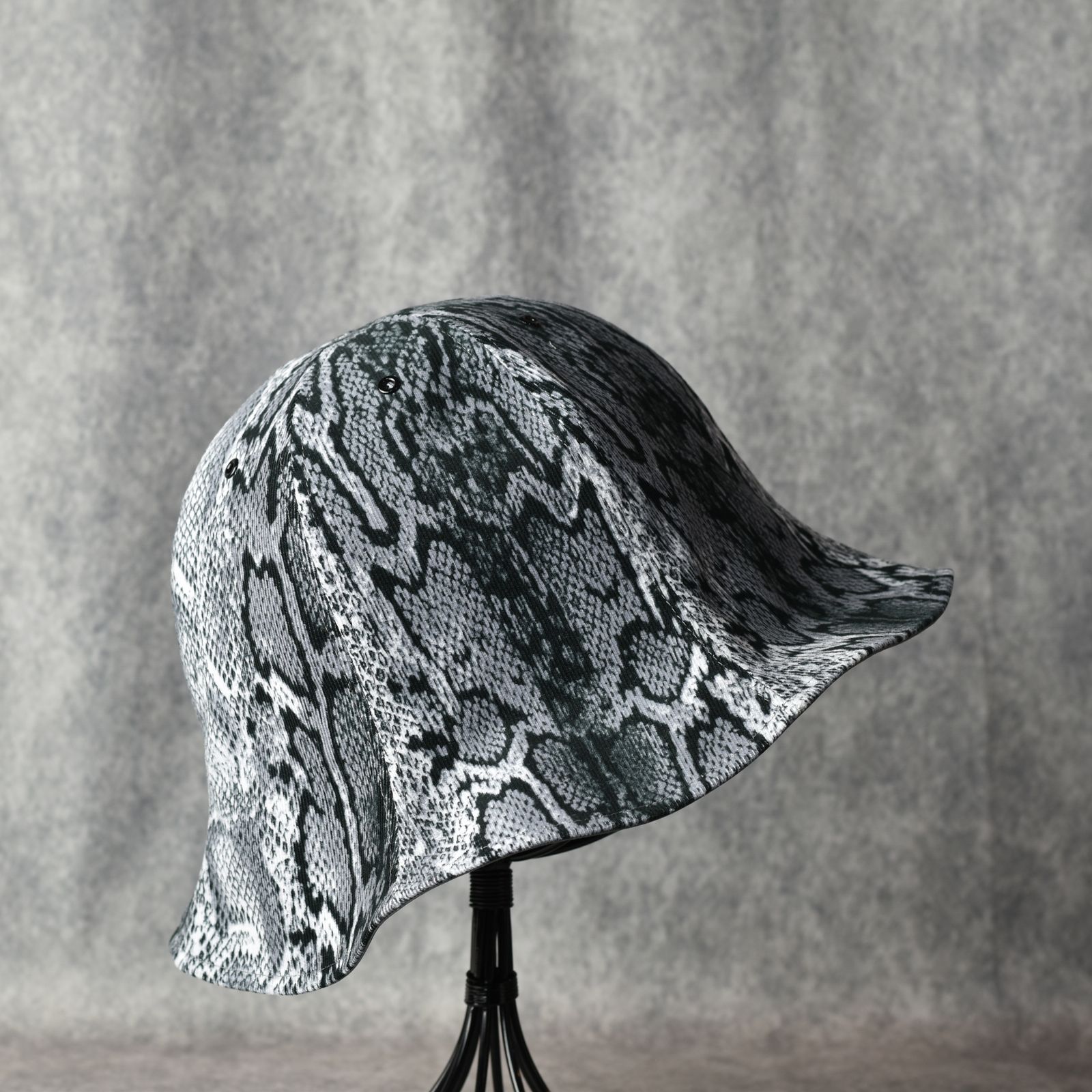 Print Cords Tulip Hat "GIBSON" (PYTHON) / チューリップハット