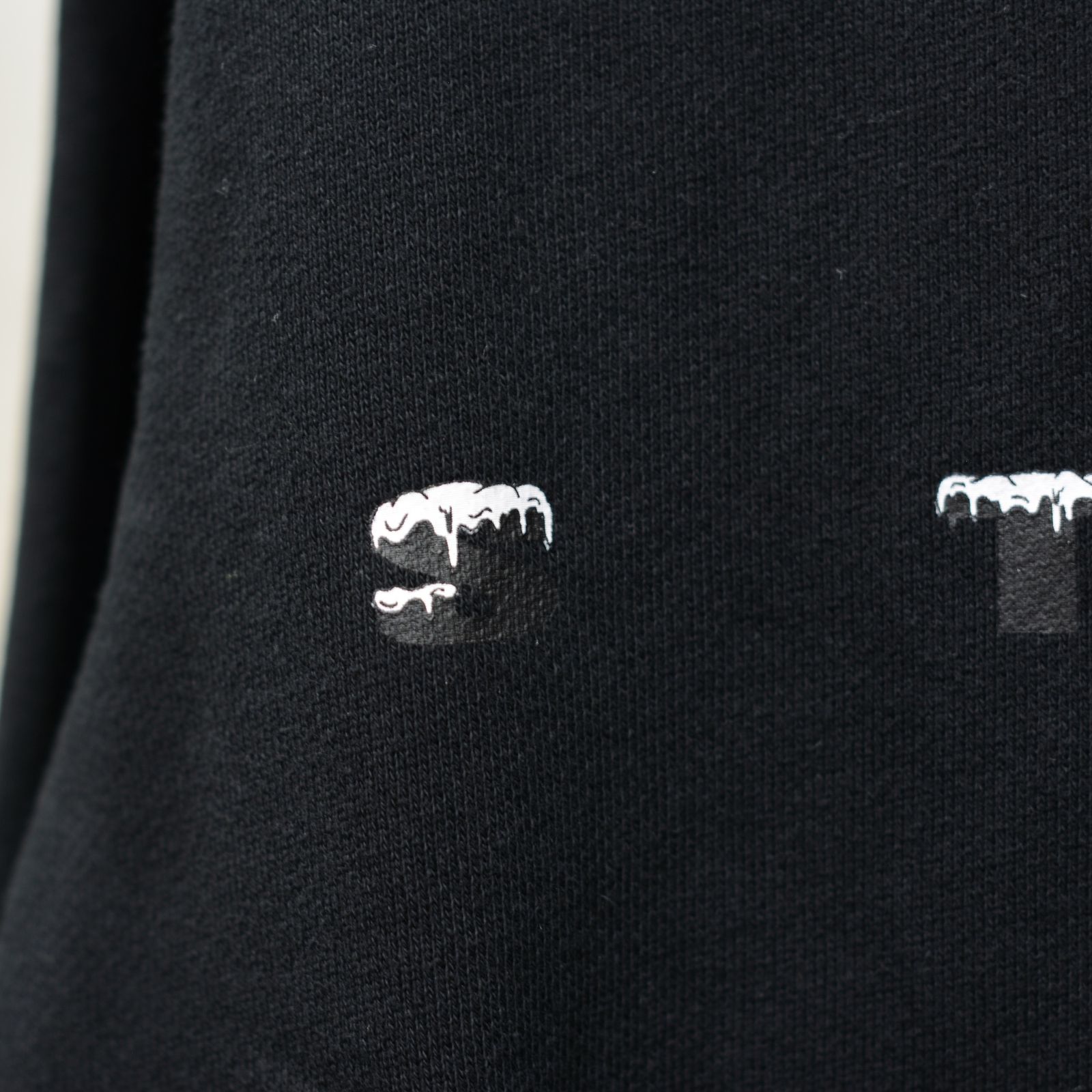 SNOW STRIKE LOGO HOODIE (BLACK)
