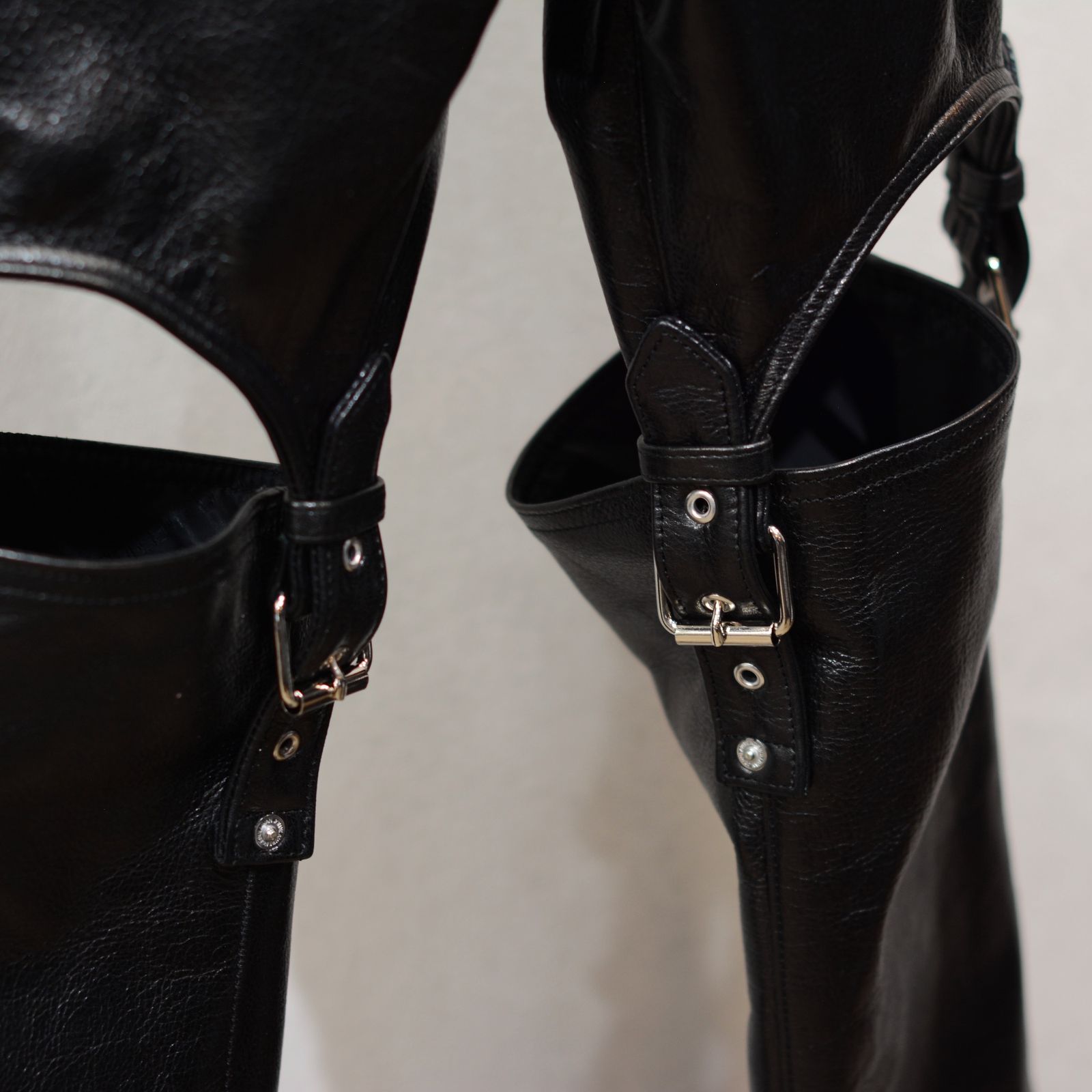 Leather detachable pants”