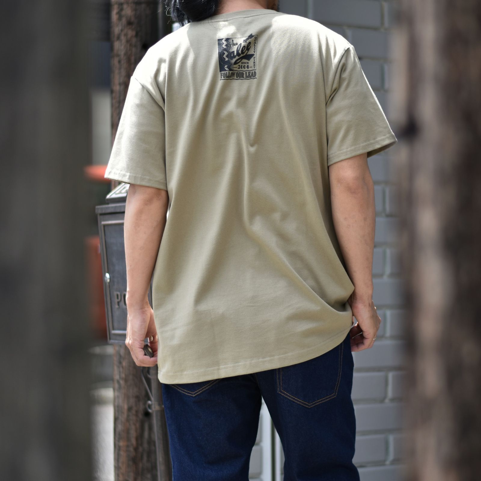 CALEE - CALEE SIGN BOARD T‐SHIRT ＜NATURALLY PAINT DESIGN＞ (BEIGE ...