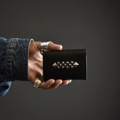 STUDS LEATHER MULTI CASE WALLET (BLACK) / スタッズレザー マルチケースウォレット