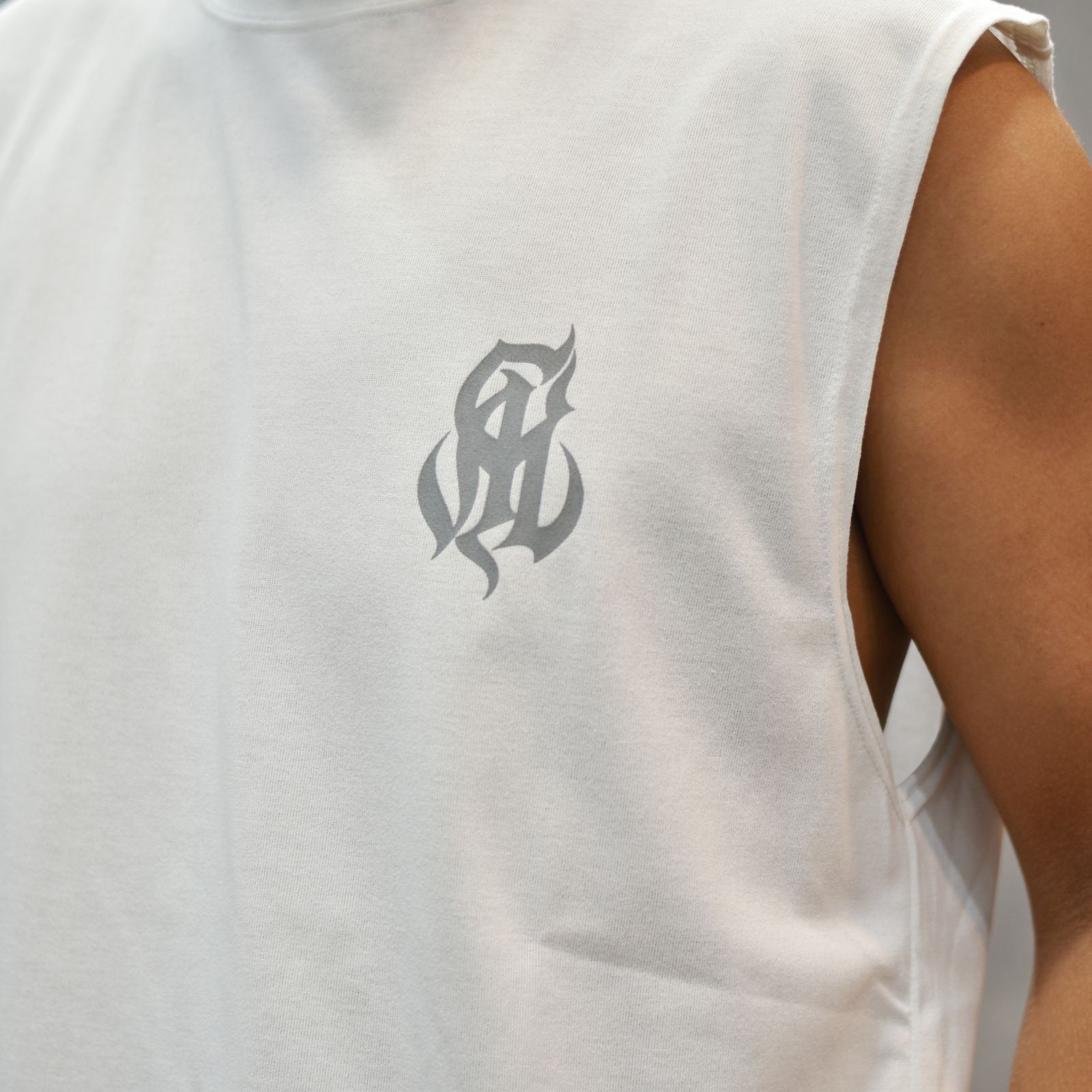 MULTI FUNCTION LOGO N/S TEE (WHITE) / 機能素材 ノースリーブカットソー