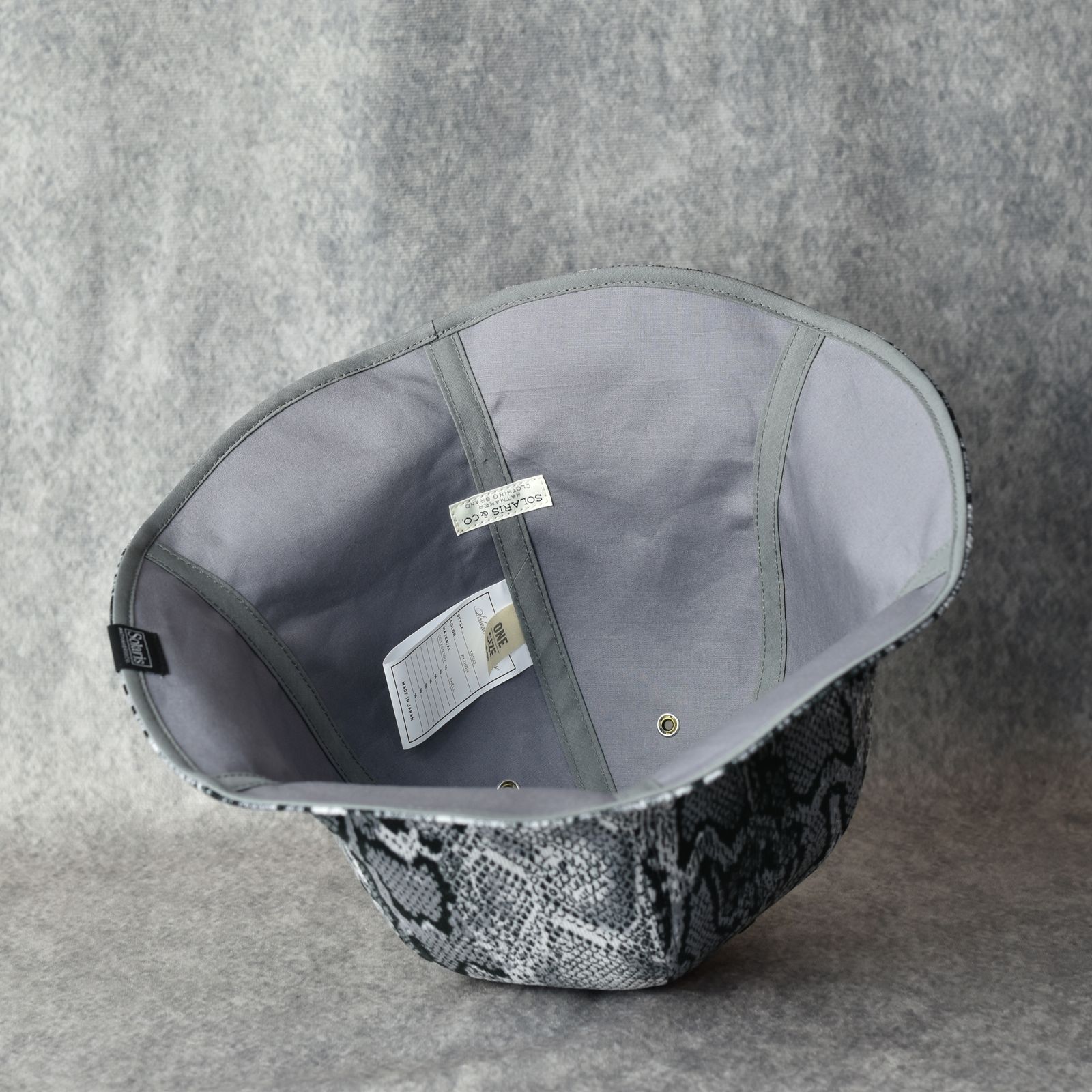 Print Cords Tulip Hat "GIBSON" (PYTHON) / チューリップハット