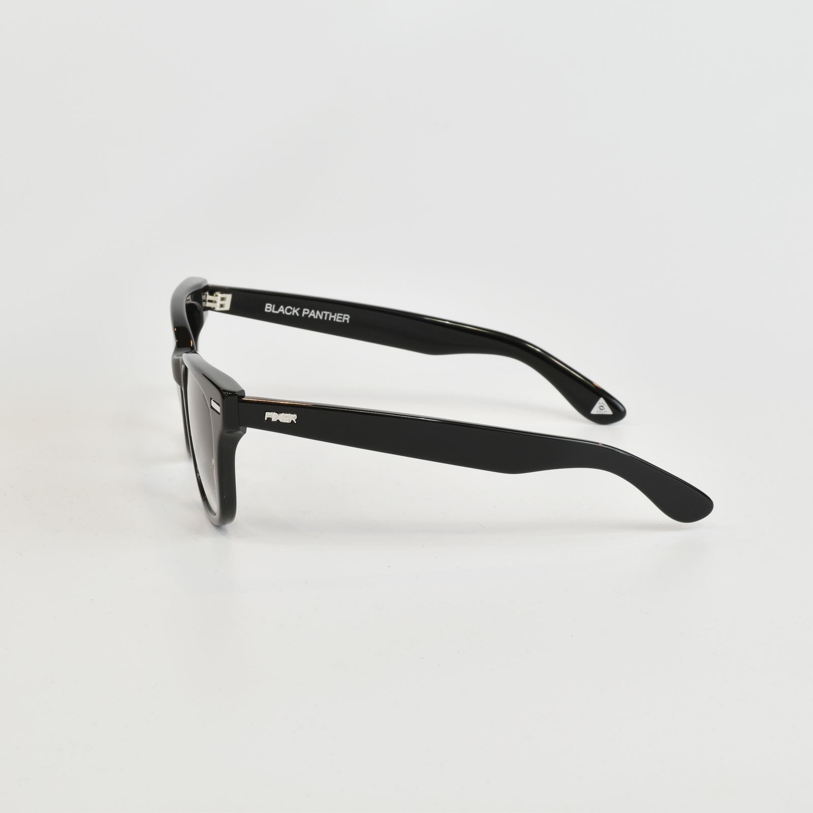 ISAMU KATAYAMA BACKLASH - xx FIXER EYEWEAR BLACK PANTHER (BLACK×DARK.GRAY)  / xx フィクサー アイウェア ブラックパンサー サングラス レンズ グラデーション | chord online store