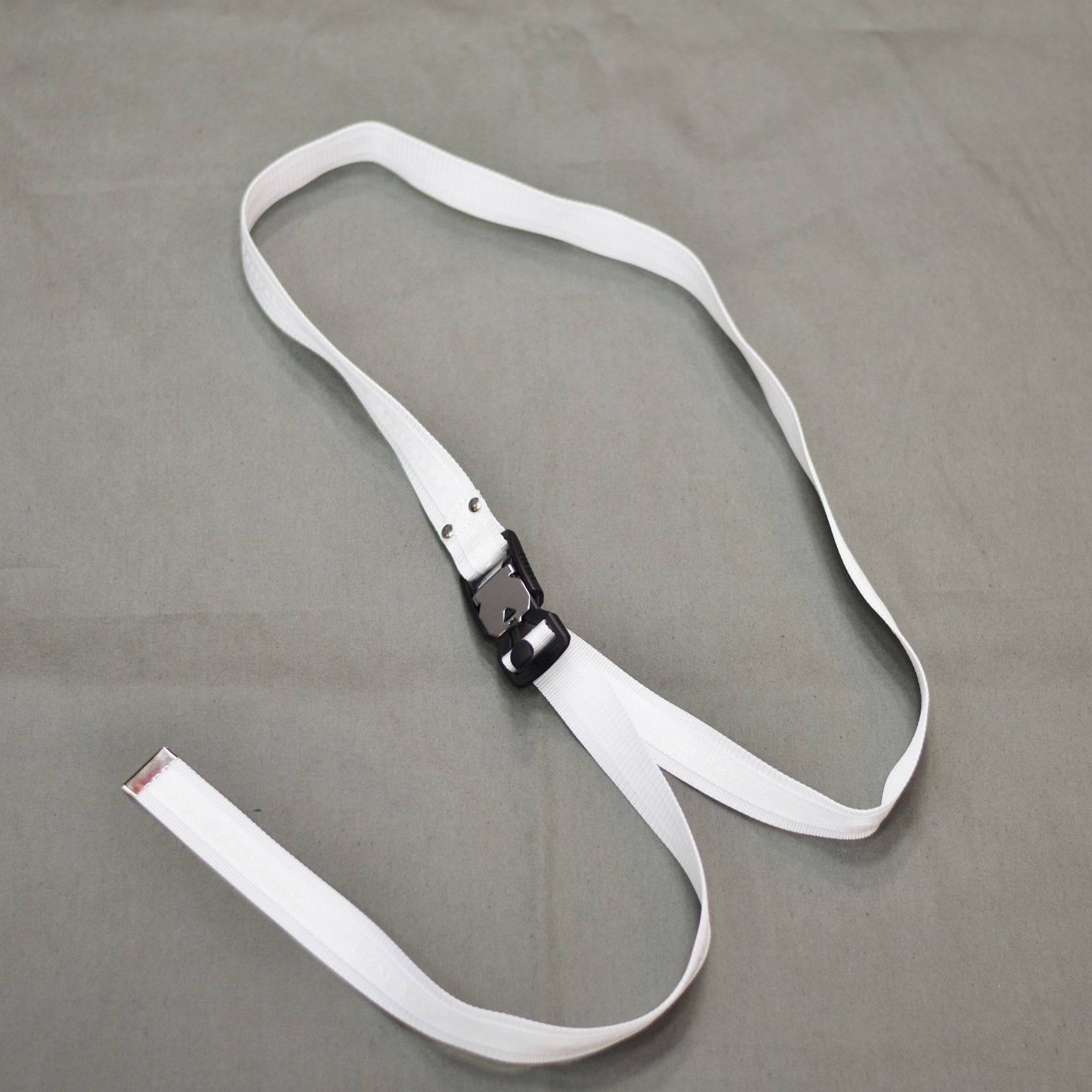マグネットバックルロングベルト / LB22SS-AC01 (WHITE×SILVER)