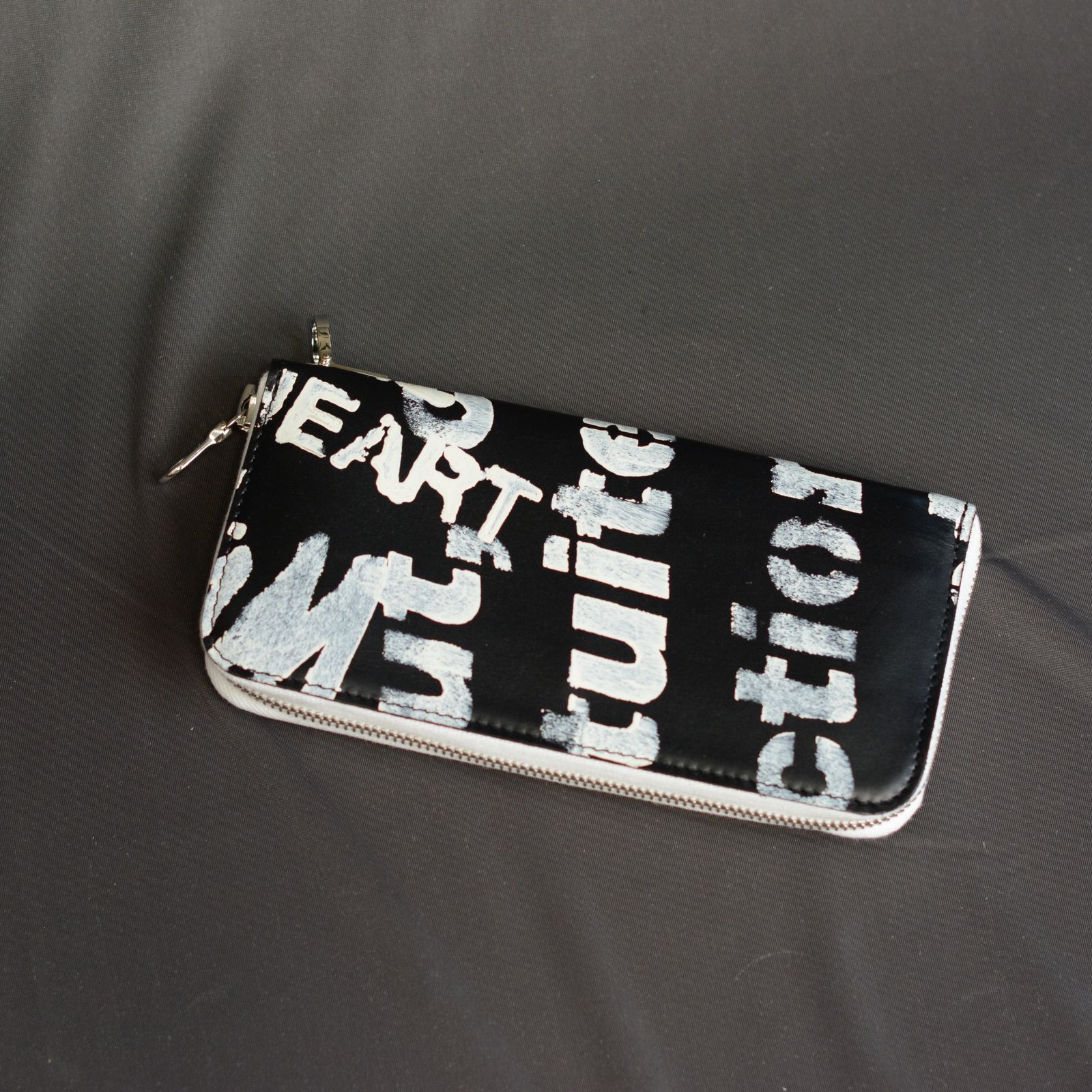 ジャパンステアレザー ステンシルプリント ラウンド財布 (BLK)