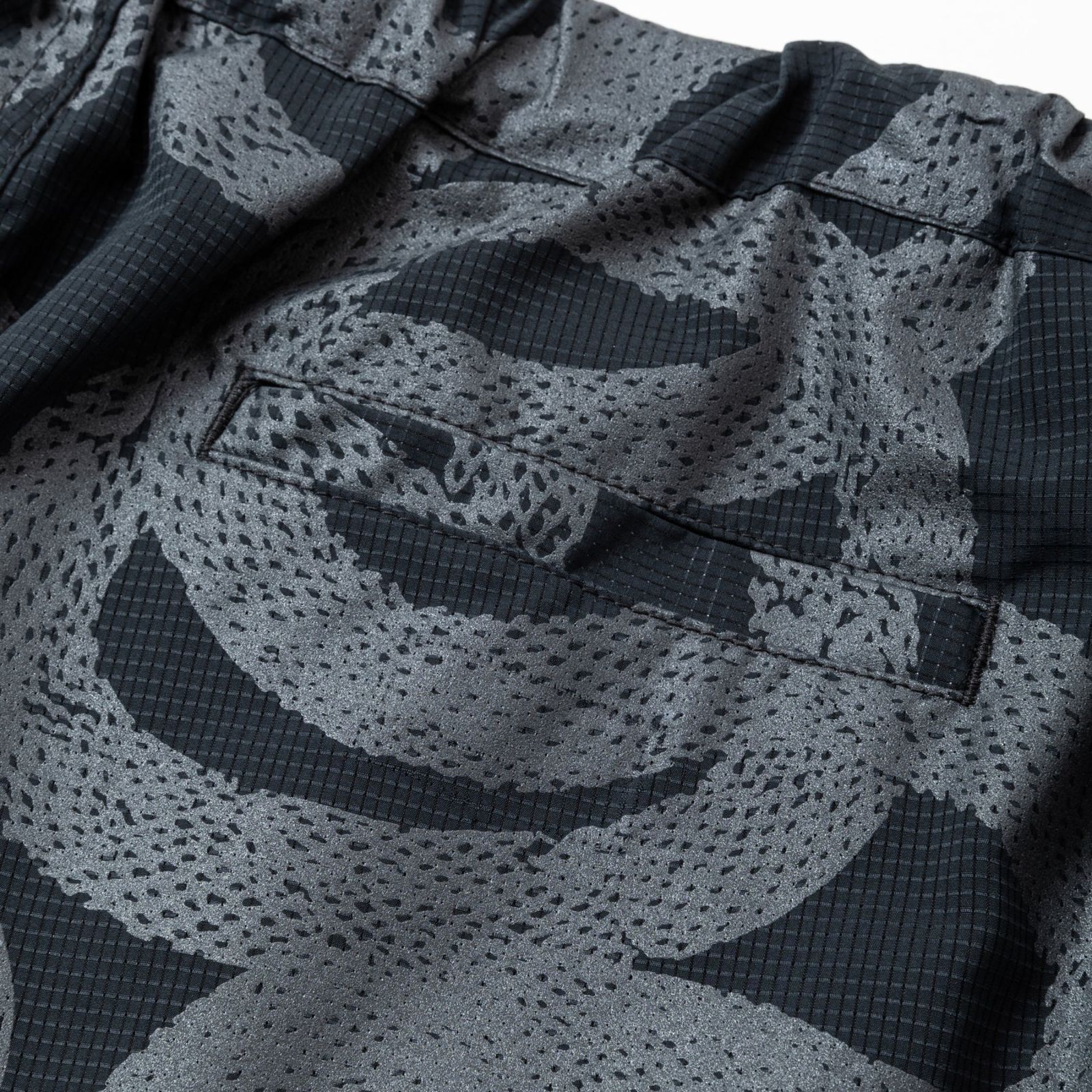 DOTAIR®︎ SNAKE PATTERN EASY SHORTS ＜REFLECTOR＞ (BLACK) / ドットエア スネーク総柄 イージーショーツ