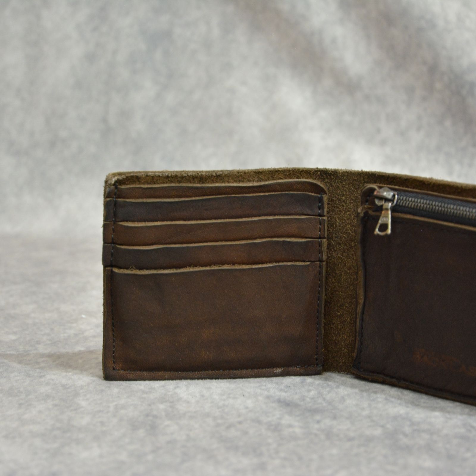 ジャパンショルダー 製品染め二つ折り ウォレット （KHAKI / カーキ） 318-39