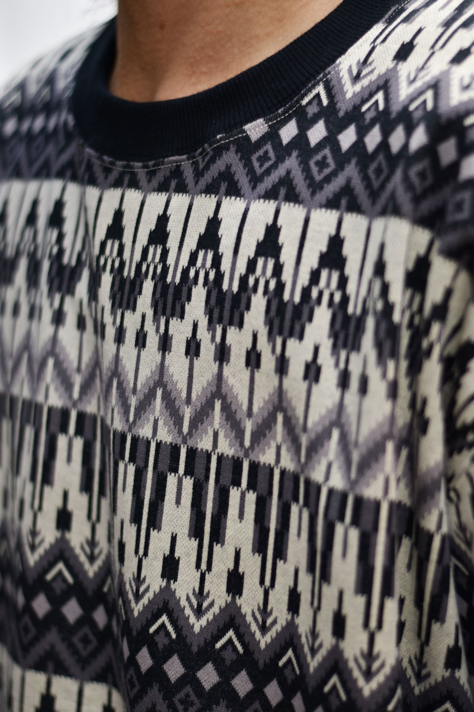 JACQUARD BORDER DROP SHOULDER L/S CUTSEW (BLACK)