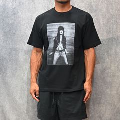 Stie-lo × Irina.L "The front" T-SH （BLACK） / プリントTシャツ （ブラック） 25MND-STL008