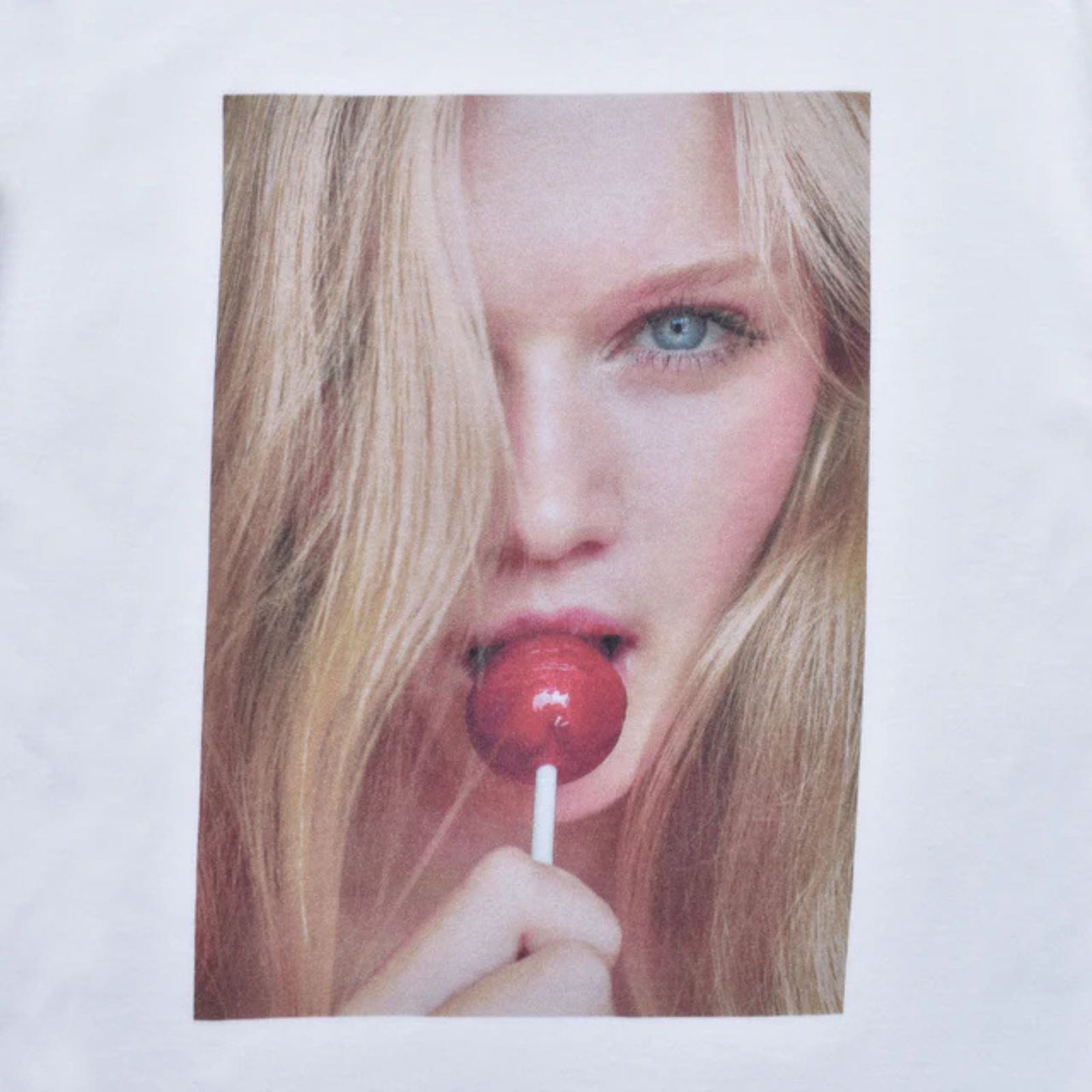 MIKE DOWSON “Naked Fashion Girls”×Stie-lo “Lollipop” Crewneck T-SH （WHITE） / プリントTシャツ （ホワイト） 25MND-STL002