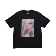 MIKE DOWSON “Naked Fashion Girls”×Stie-lo “Lollipop” Crewneck T-SH （BLACK） / プリントTシャツ （ブラック） 25MND-STL002