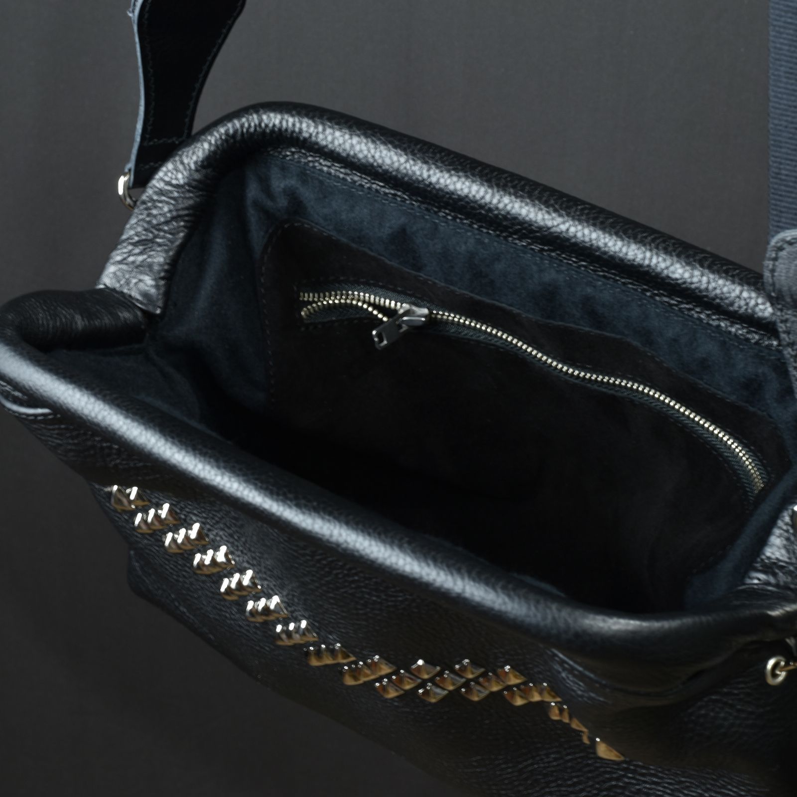 CALEE - STUDS LEATHER SHOULDER BAG (Black) / スタッズ レザー