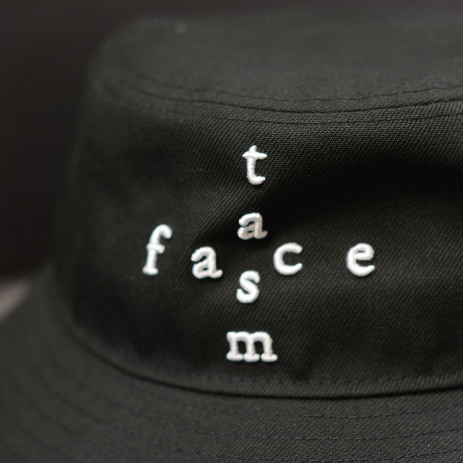 FACETASM - × NEW ERA BUCKET HAT （BLACK） | chord online 