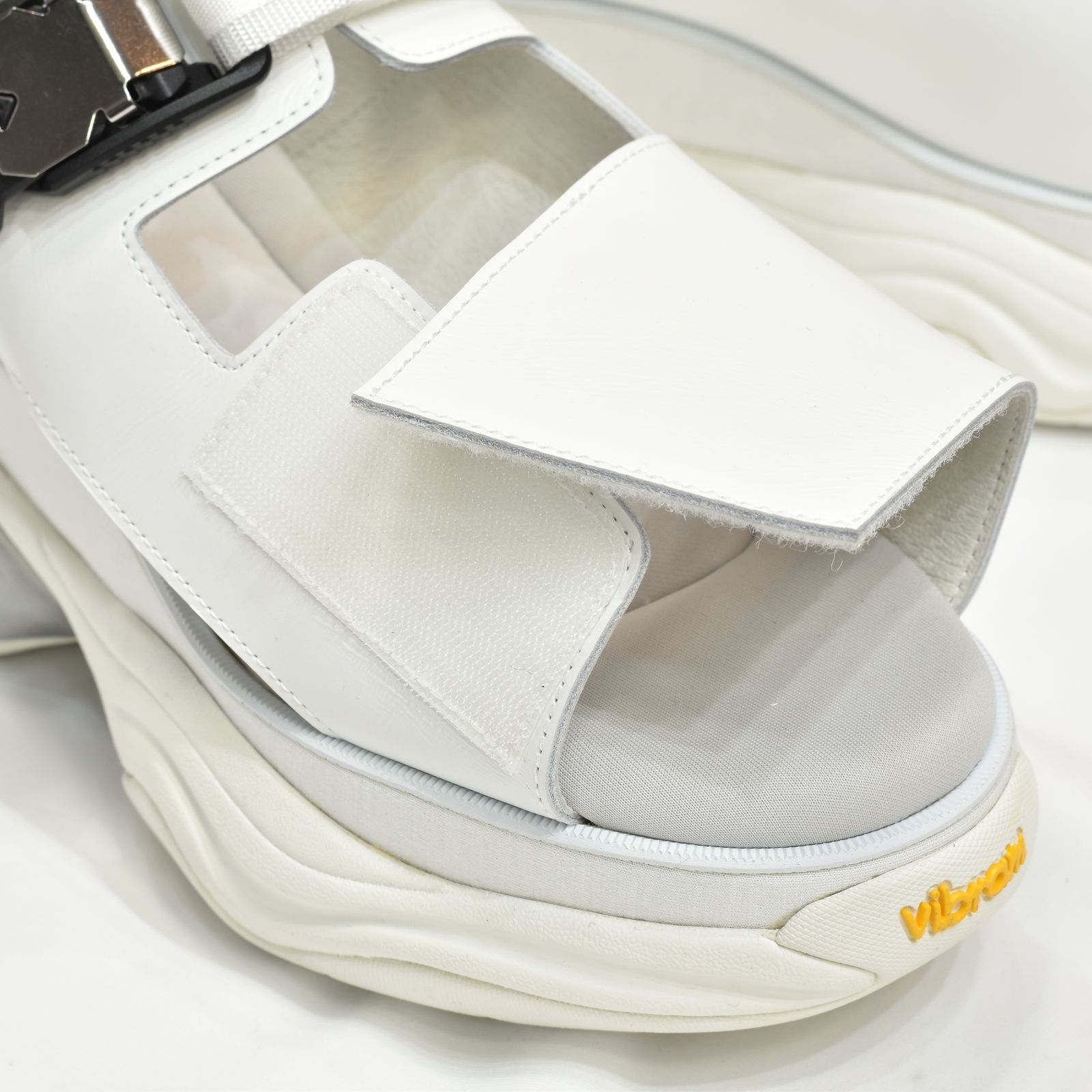 マグネットバックルシューサンダル / LB22SS-SHOES01 (WHITE)