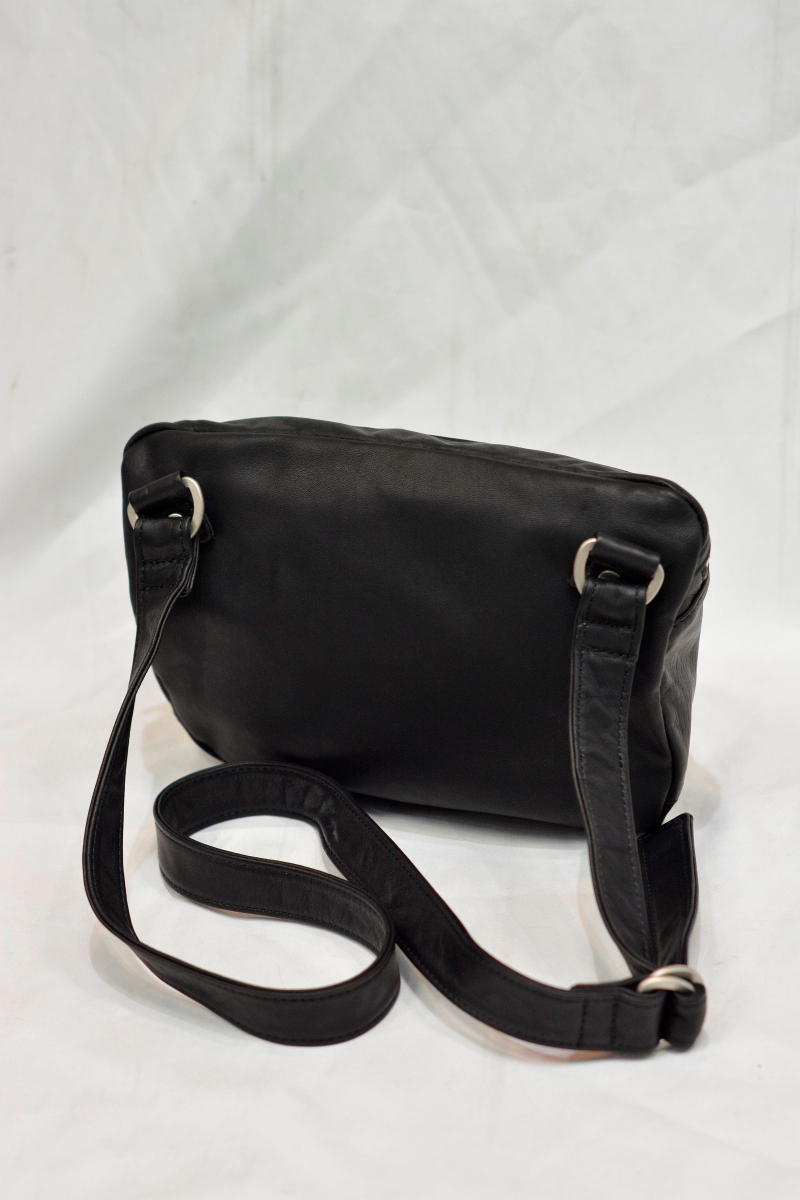 Furniture Leather ショルダーバッグ