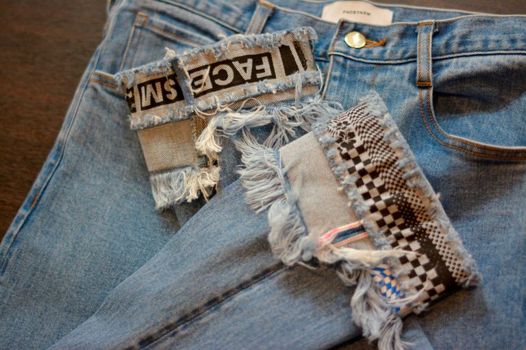 FACETASM｜ファセッタズム 【CROPPED PRINT DENIM PANTS】