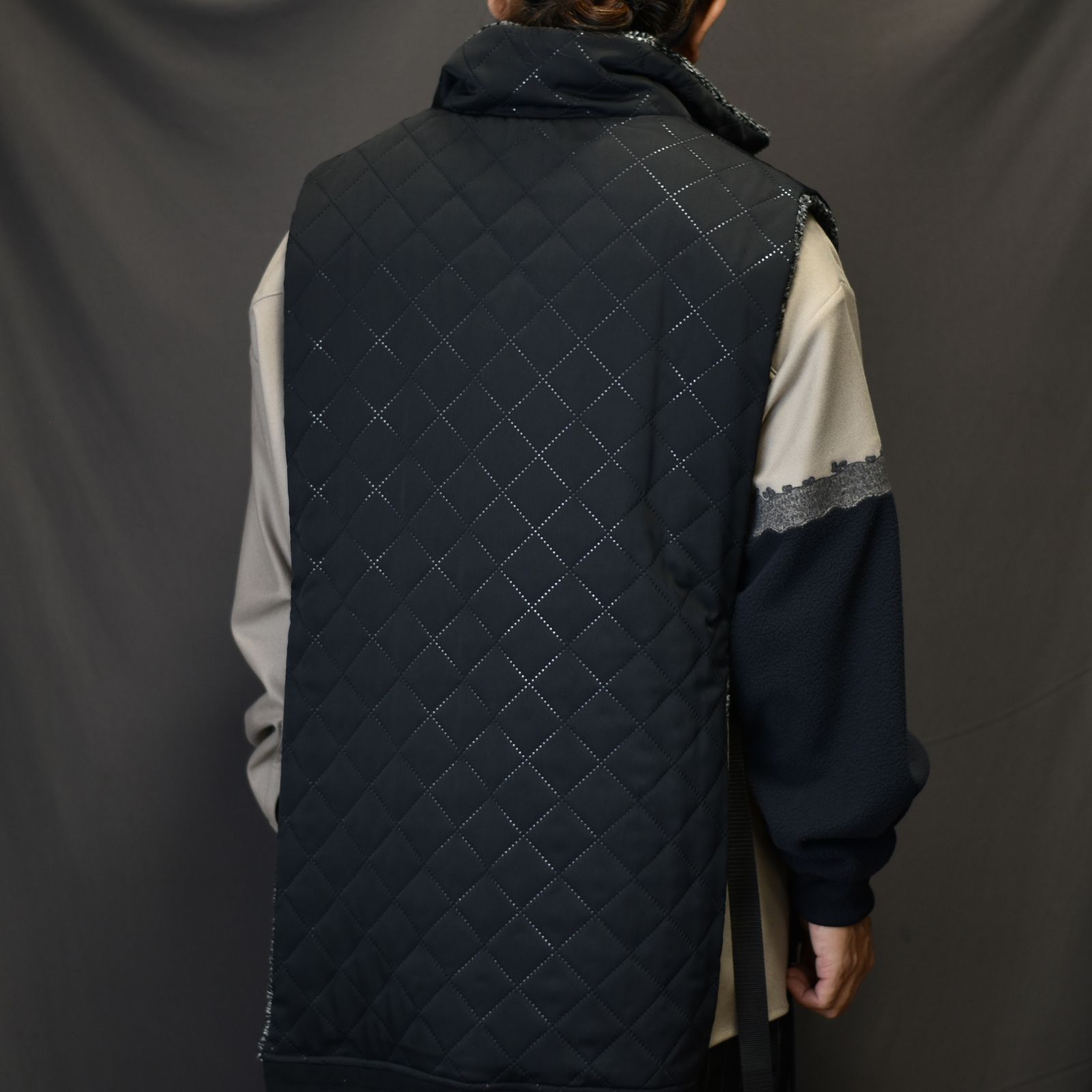 リバーシブルハイネックショールベスト / LB23AW-RVVE01-PSK (BLACK)